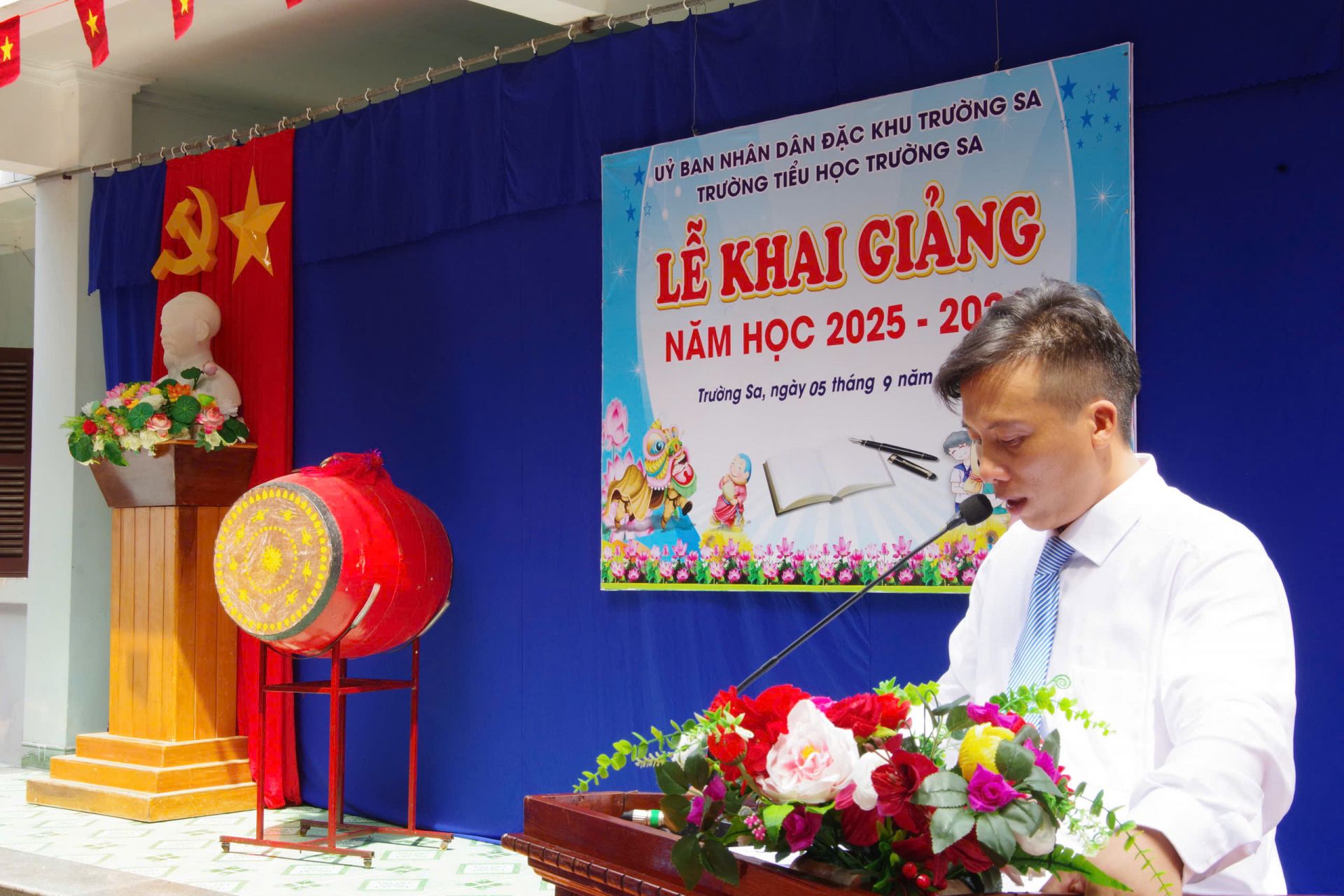 Đại diện chính quyền đảo Trường Sa phát biểu. Đại diện chính quyền đảo Trường Sa phát biểu.