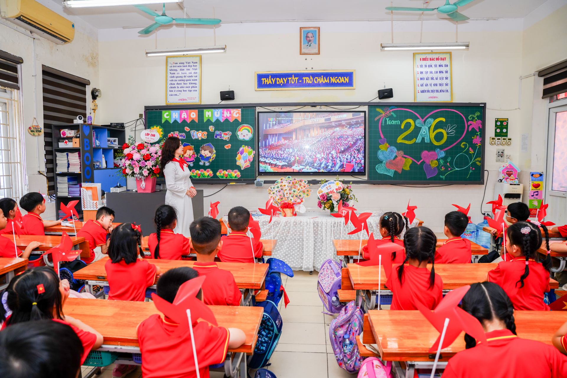 Gần 30 triệu học sinh, sinh viên toàn quốc cùng tham dự lễ khai giảng đặc biệt và lắng nghe Tổng Bí thư căn dặn