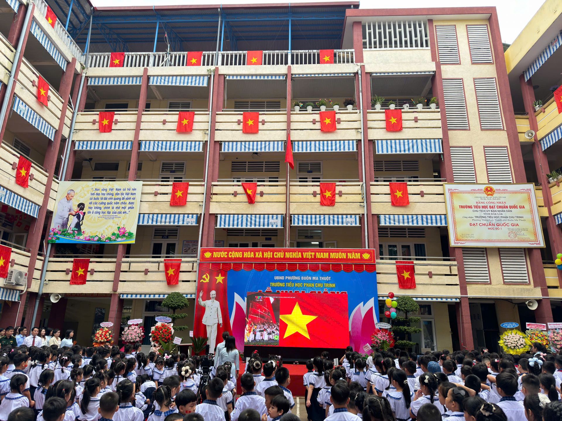 Học sinh TH Phan Chu Trinh (phường Buôn Ma Thuột, tỉnh Đắk Lắk) đón chào năm học mới cùng học sinh cả nước Học sinh TH Phan Chu Trinh (phường Buôn Ma Thuột, tỉnh Đắk Lắk) đón chào năm học mới cùng học sinh cả nước
