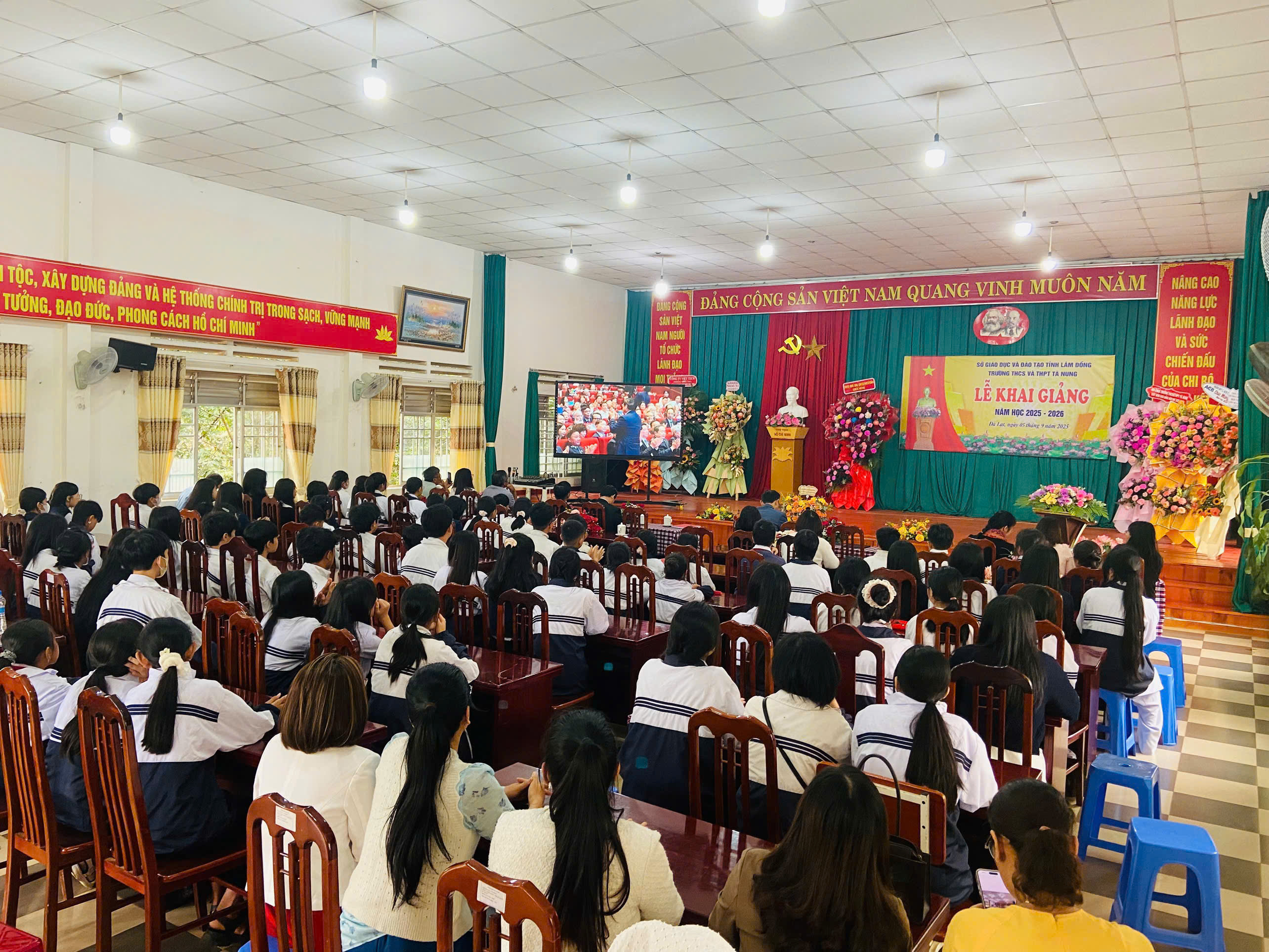 Trường THCS VÀ THPT TÀ NUNG thuộc phường Cam Ly - Đà Lạt, Lâm Đồng Trường THCS VÀ THPT TÀ NUNG thuộc phường Cam Ly - Đà Lạt, Lâm Đồng