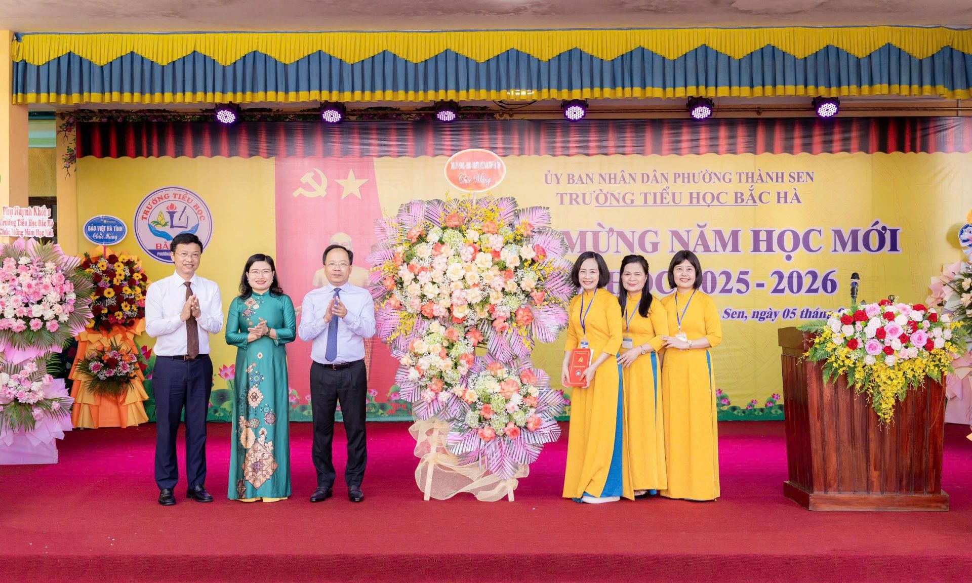 Bí thư Tỉnh ủy Nguyễn Duy Lâm dự lễ khai giảng tại trường TH Bắc Hà, phường Thành Sen, Hà Tĩnh Bí thư Tỉnh ủy Nguyễn Duy Lâm dự lễ khai giảng tại trường TH Bắc Hà, phường Thành Sen, Hà Tĩnh