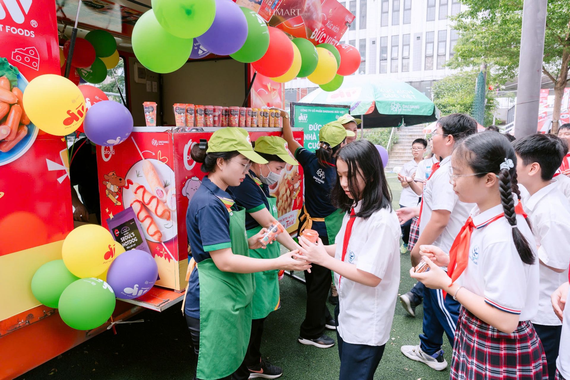 Nhiều hoạt động thú vị được tổ chức tại buổi lễ. Nhiều hoạt động thú vị được tổ chức tại buổi lễ.