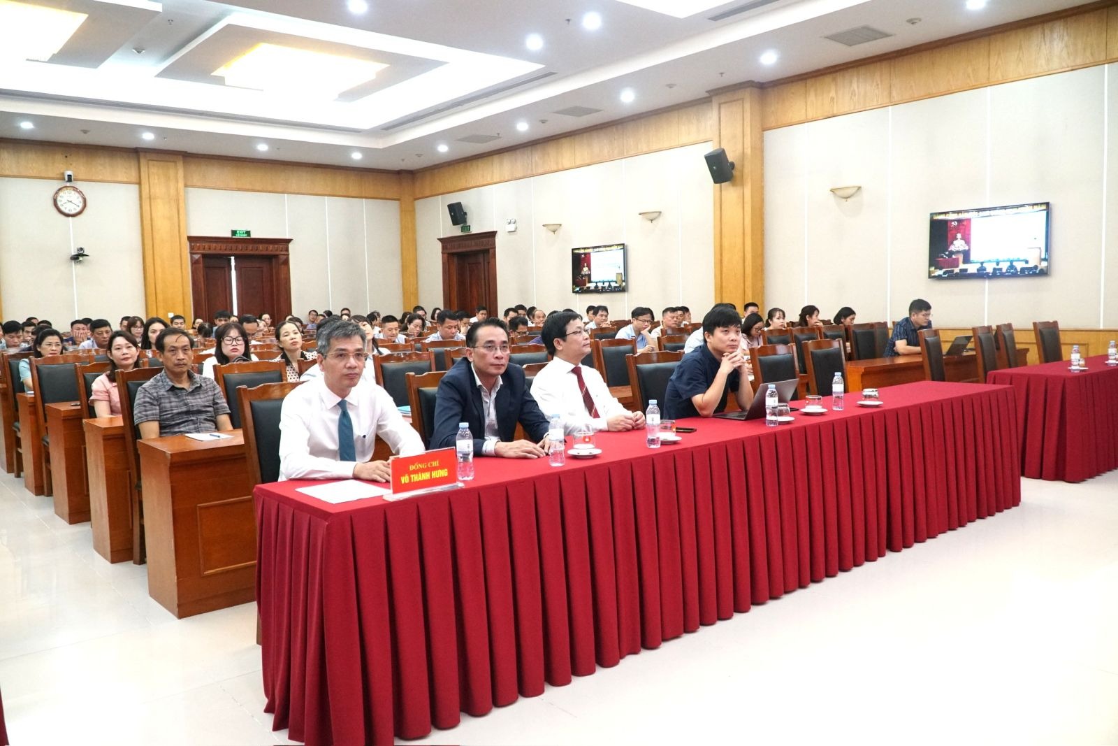 Quang cảnh hội nghị.