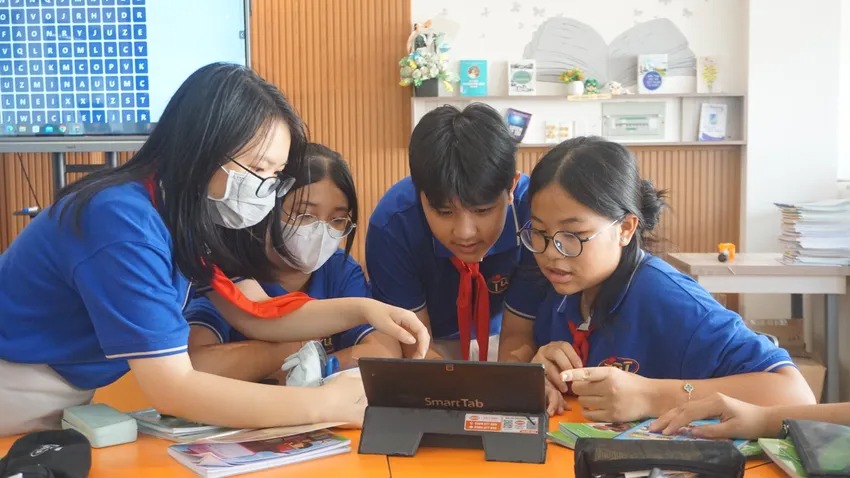 Học sinh Trường THCS Trần Quốc Toản, phường Bình Trưng, TP. Hồ Chí Minh trong một giờ học.