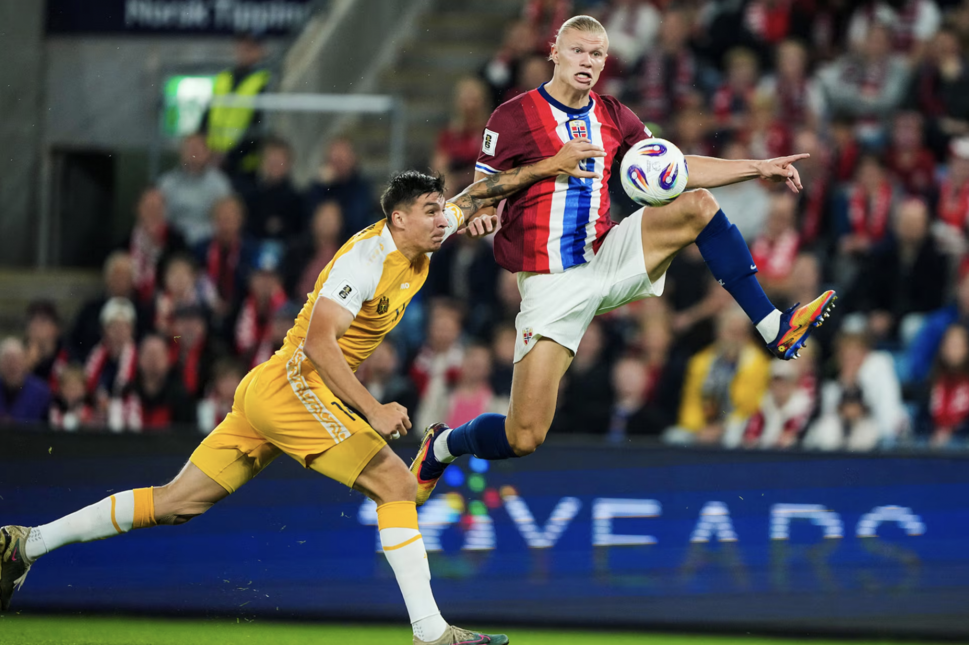 Erling Haaland ghi năm bàn trong trận Na Uy thắng Moldova 11-1. Erling Haaland ghi năm bàn trong trận Na Uy thắng Moldova 11-1.