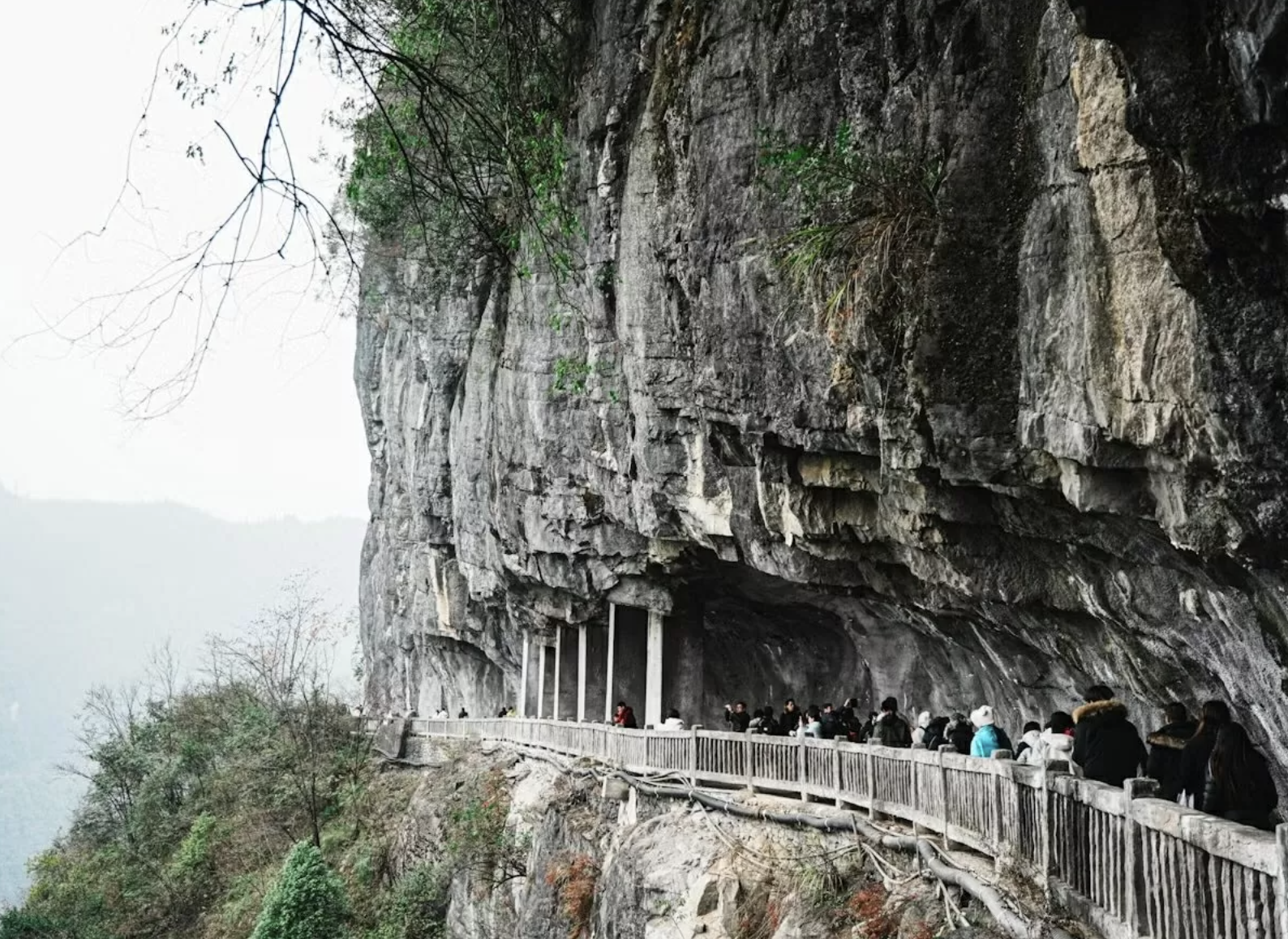Ba cây cầu tự nhiên tại Công viên địa chất quốc gia Wulong Karst. Ba cây cầu tự nhiên tại Công viên địa chất quốc gia Wulong Karst.