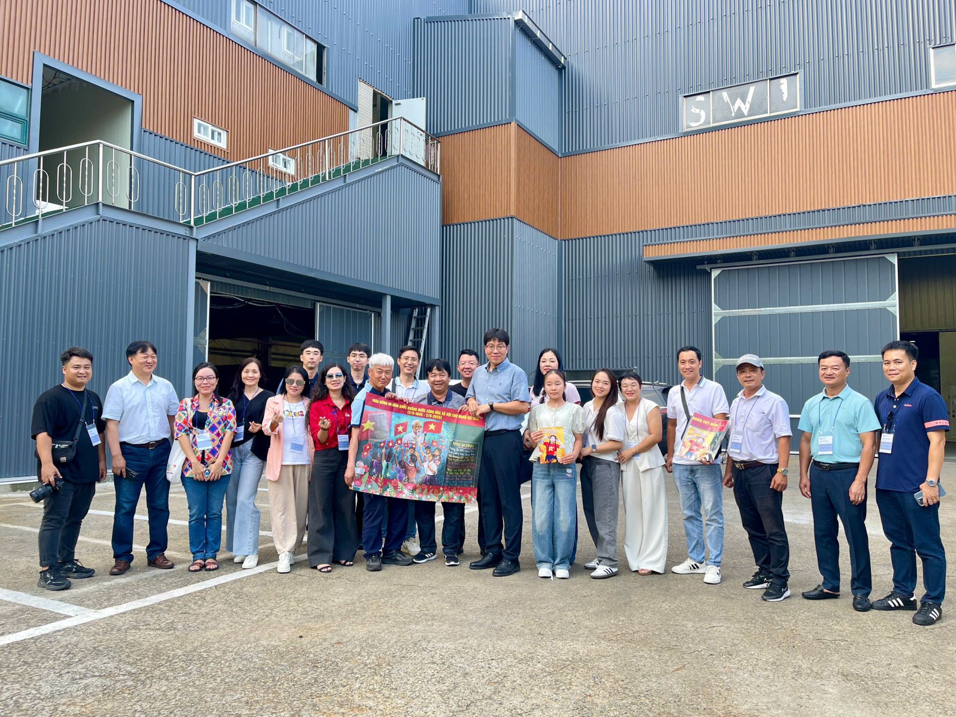 Ấn phẩm Thiếu niên Tiền phong Chủ nhật bản đặc biệt của Báo TNTP&NĐ nhận được sự đón nhận nồng nhiệt của bạn bè quốc tế. 