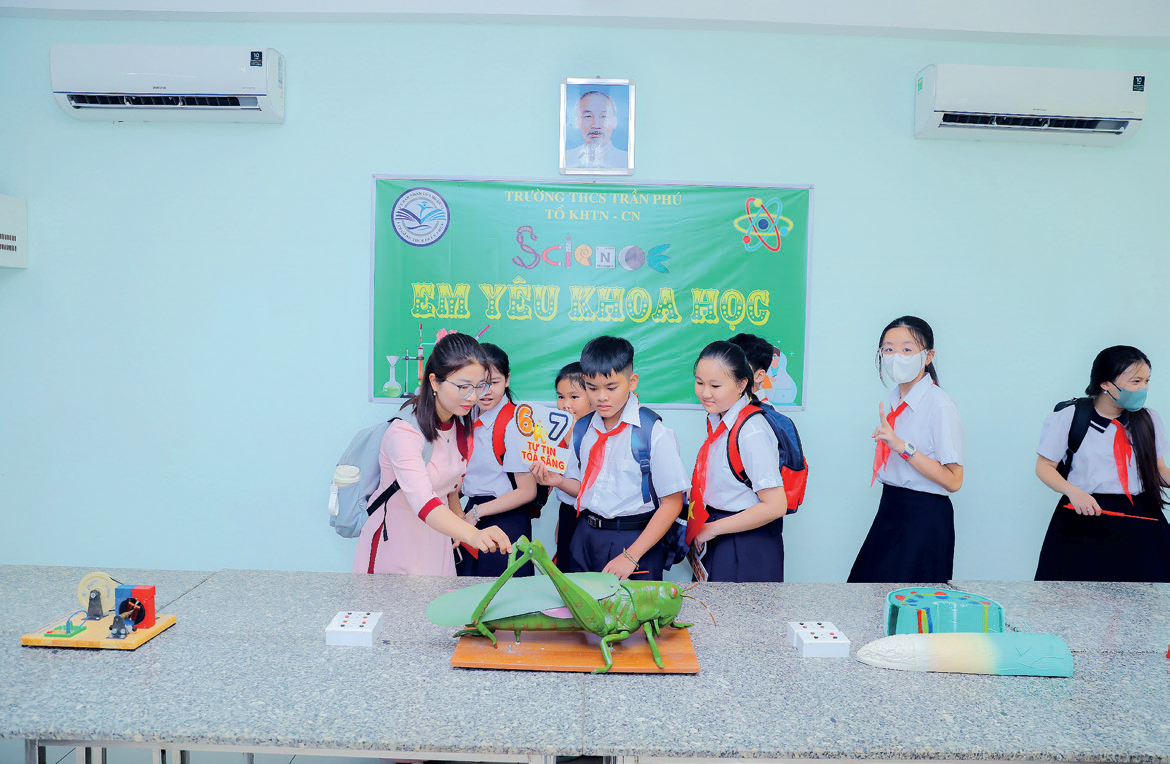Khu vực học tập
dành cho các bạn đam mê
khám phá khoa học. Khu vực học tập
dành cho các bạn đam mê
khám phá khoa học.
