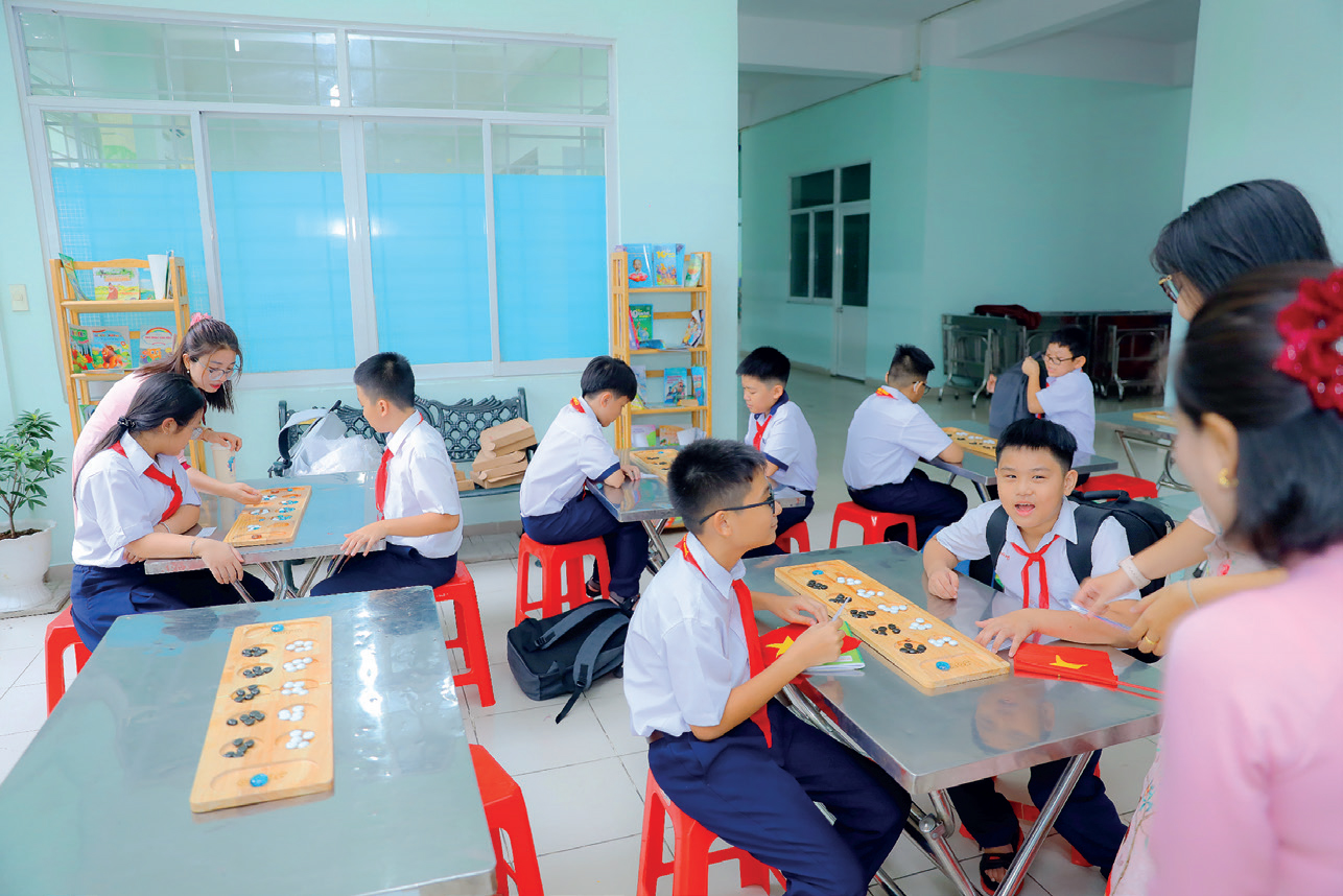 Trường THCS Trần Phú chú ý giáo dục
toàn diện cho học sinh. Trường THCS Trần Phú chú ý giáo dục
toàn diện cho học sinh.
