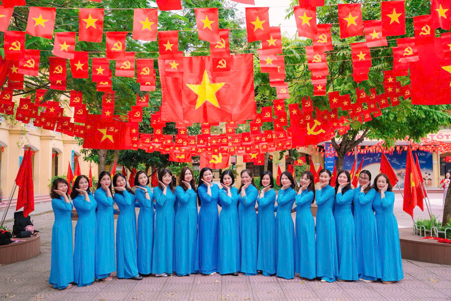 Nhà giáo Nguyễn Thị
Lan Phương - Hiệu trưởng
nhà trường chia sẻ: “Thật hạnh
phúc và tự hào khi khai giảng
năm học này gần với Kỷ niệm
80 năm Quốc khánh. Cô và trò
nhà trường đã sẵn sàng cho một
năm học mới với kỳ vọng về
thành tích tốt trong dạy
và học”.