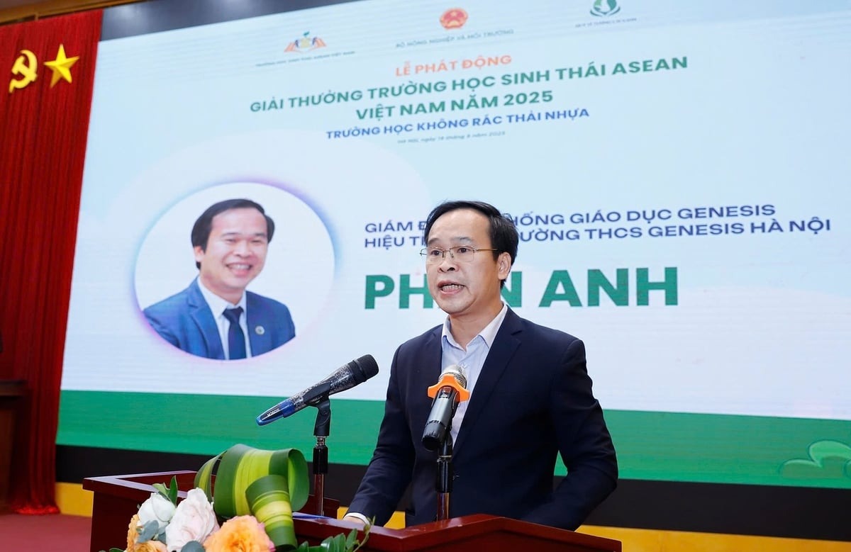 Thầy Phan Anh chia sẻ về trường học thân thiện với môi trường.