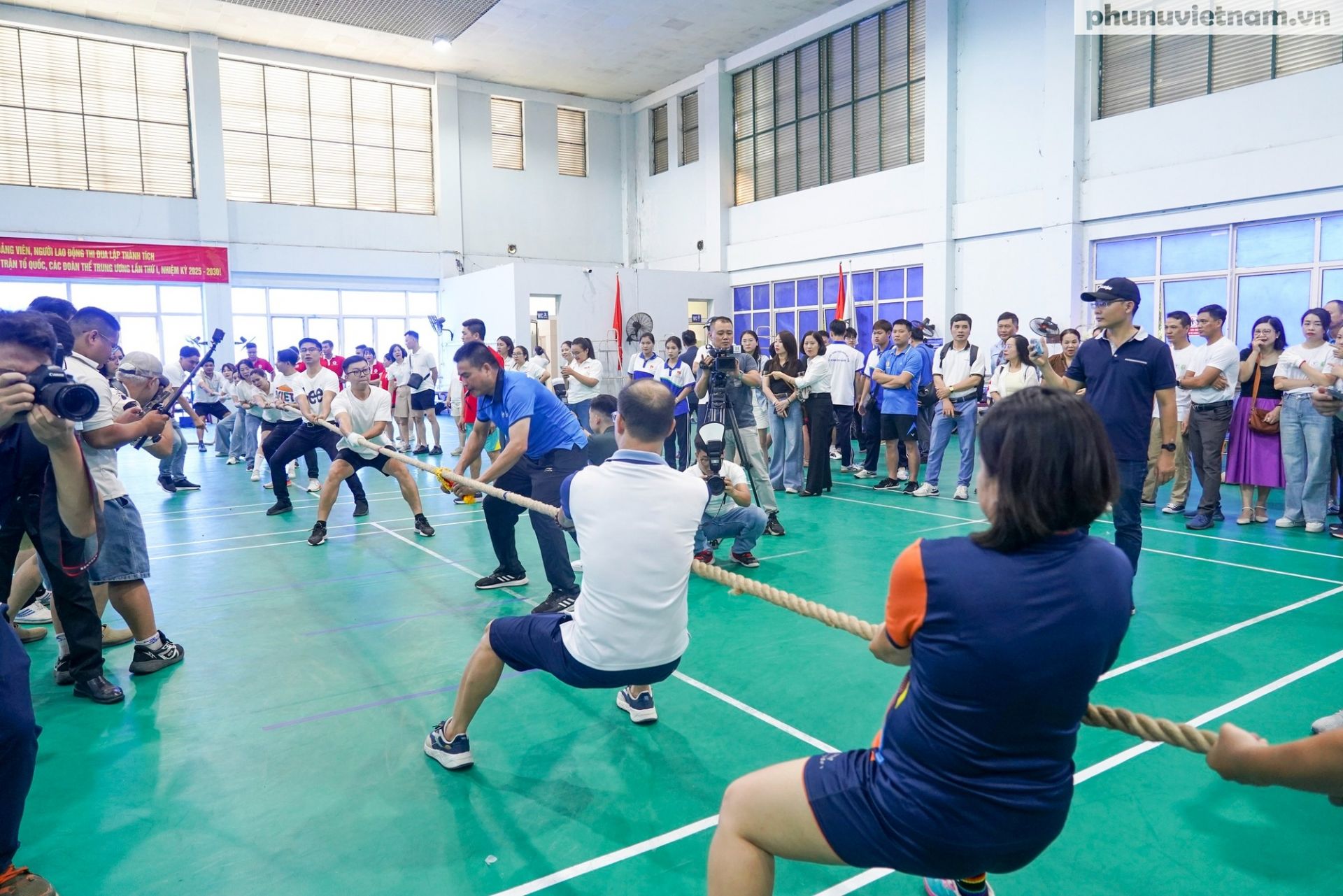 Hội thao diễn ra từ ngày 20 - 27/9 với 3 môn thi đấu: bóng bàn, kéo co, pickleball. Ban tổ chức sẽ trao hàng chục giải thưởng cho các tập thể, cá nhân xuất sắc.