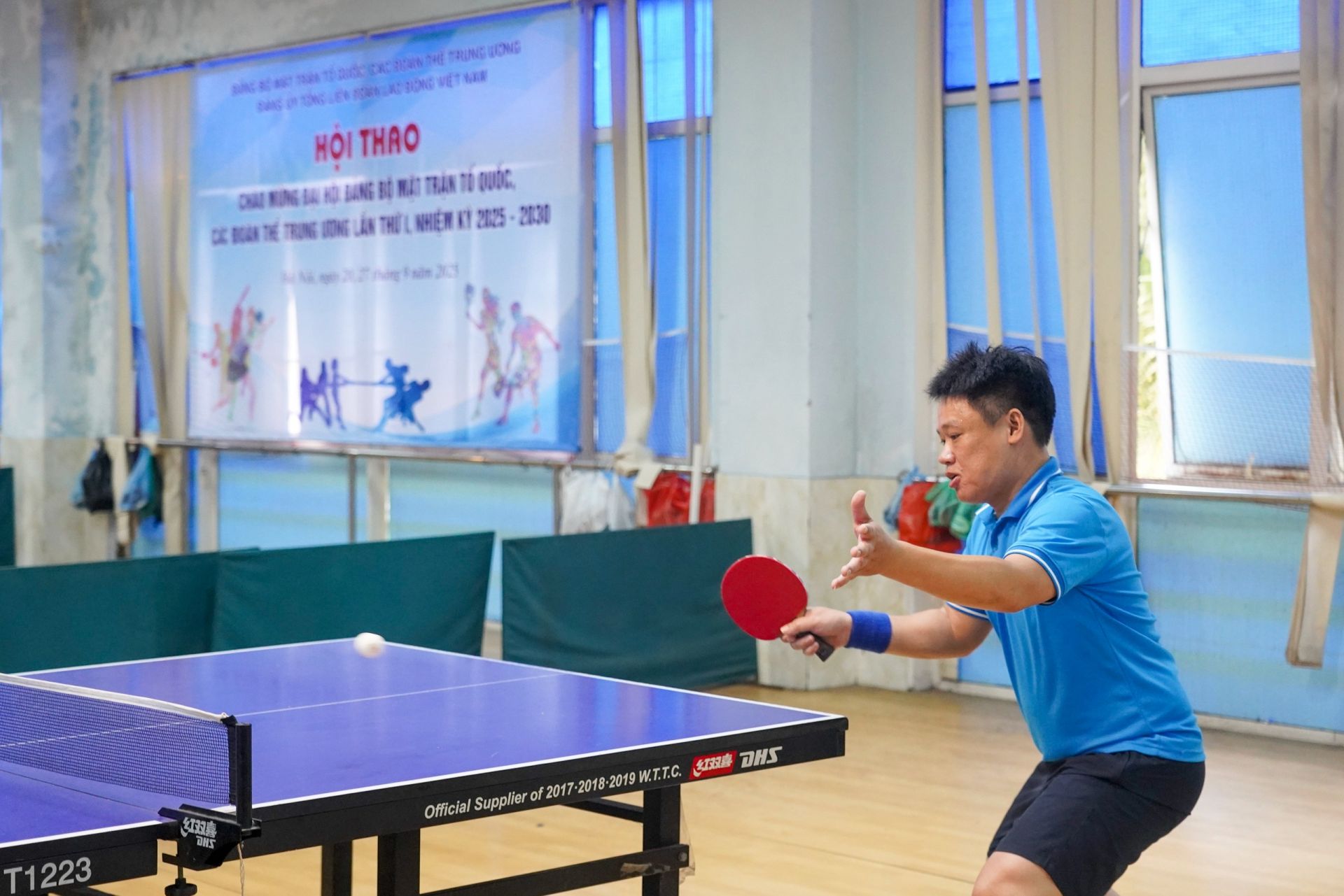 Sôi nổi và kịch tính trong từng đường bóng ở các trận đấu bóng bàn.