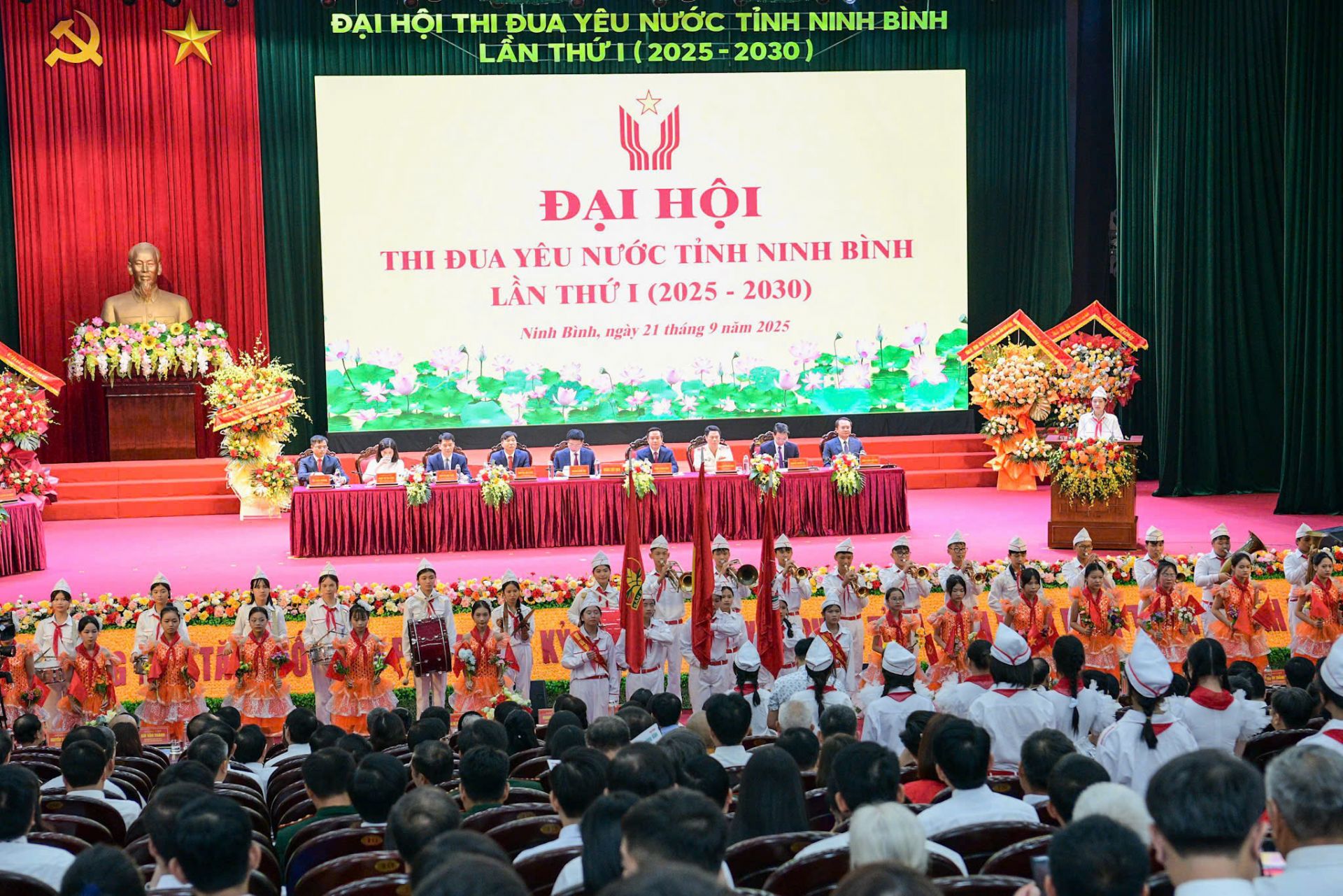 Các bạn thiếu nhi tham gia chương trình nghệ thuật chào mừng đại hội. Các bạn thiếu nhi tham gia chương trình nghệ thuật chào mừng đại hội.