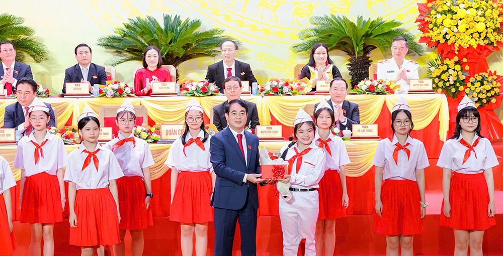 Bạn Bạn Trần Nguyễn Bảo Thi lớp 9-5 Liên đội trưởng trường THCS Lý Thái Tổ thay mặt thiếu nhi toàn tỉnh chúc mừng Đại hội thành công Bạn Bạn Trần Nguyễn Bảo Thi lớp 9-5 Liên đội trưởng trường THCS Lý Thái Tổ thay mặt thiếu nhi toàn tỉnh chúc mừng Đại hội thành công