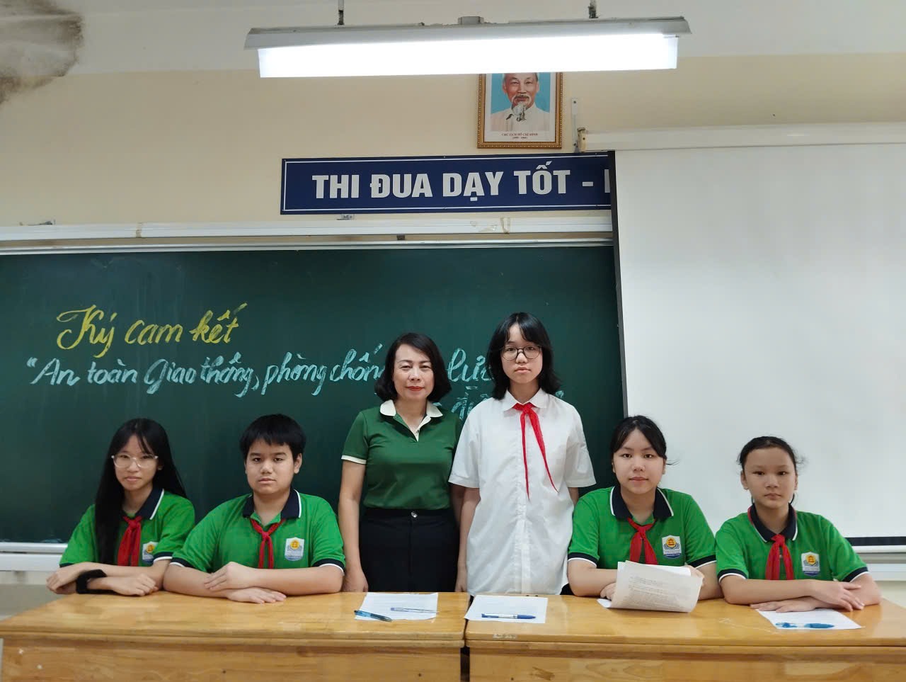 Ra mắt câu lạc bộ tuyên truyền của lớp 7A1.
