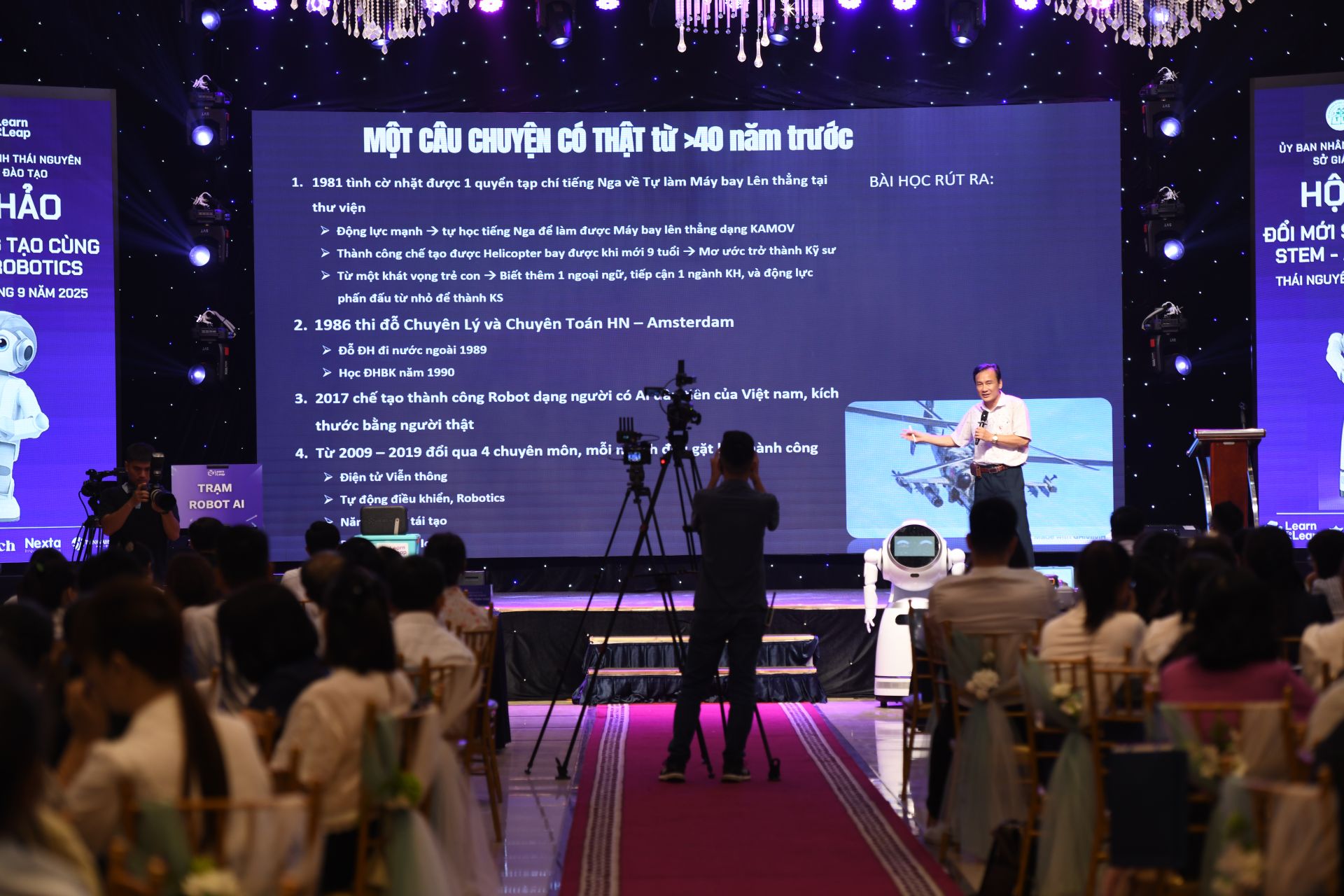 PGS.TS Nguyễn Chấn Hùng thuyết trình tại Hội thảo.