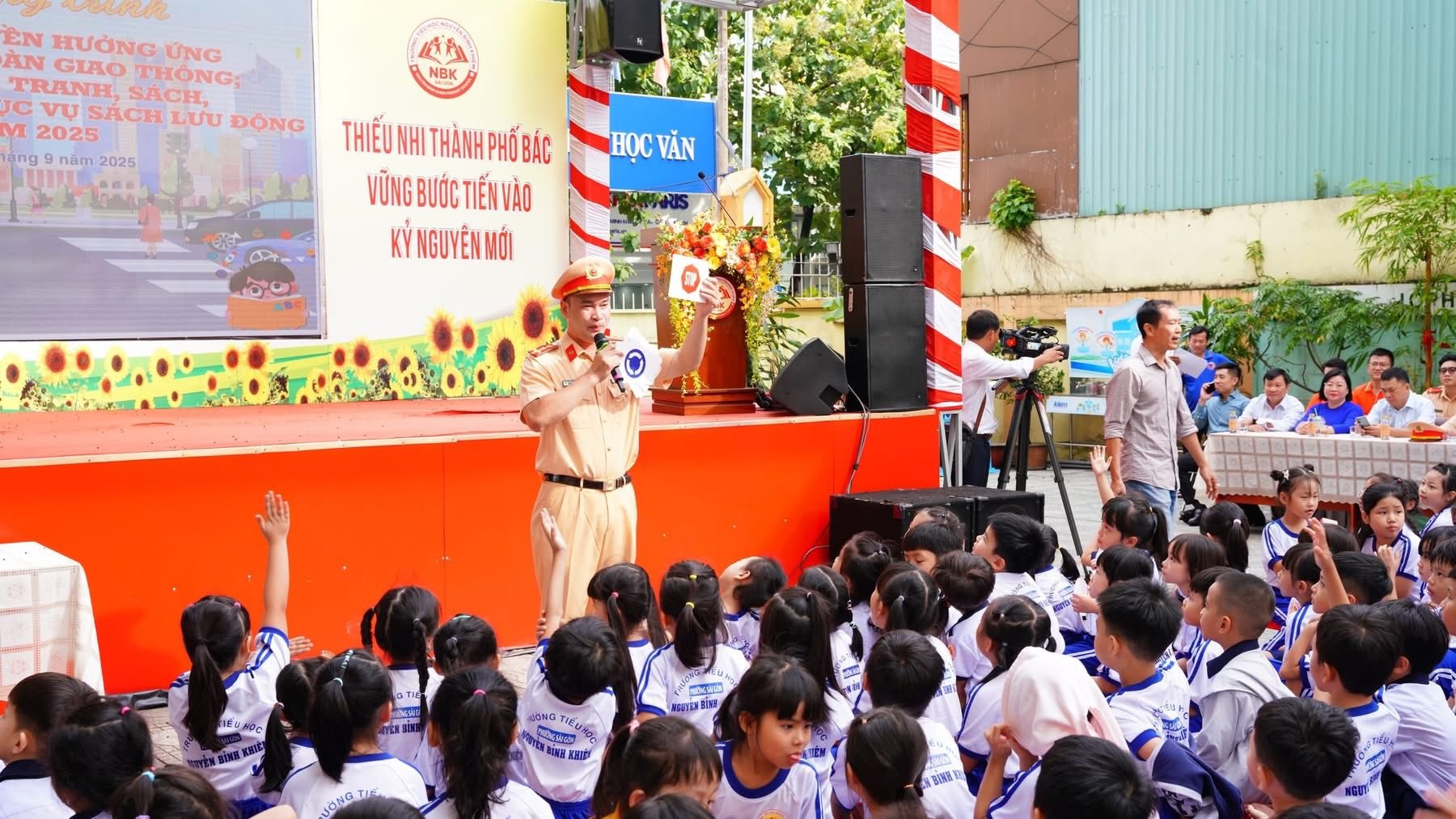 Đầu năm học, CSGT TP. Hồ Chí Minh triển khai tuyên truyền về ATGT đến các nhà trường.