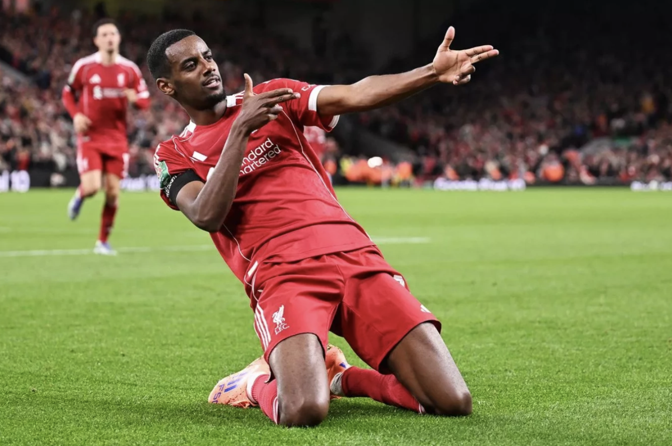 Tân binh tỏa sáng giúp Liverpool thắng kịch tính