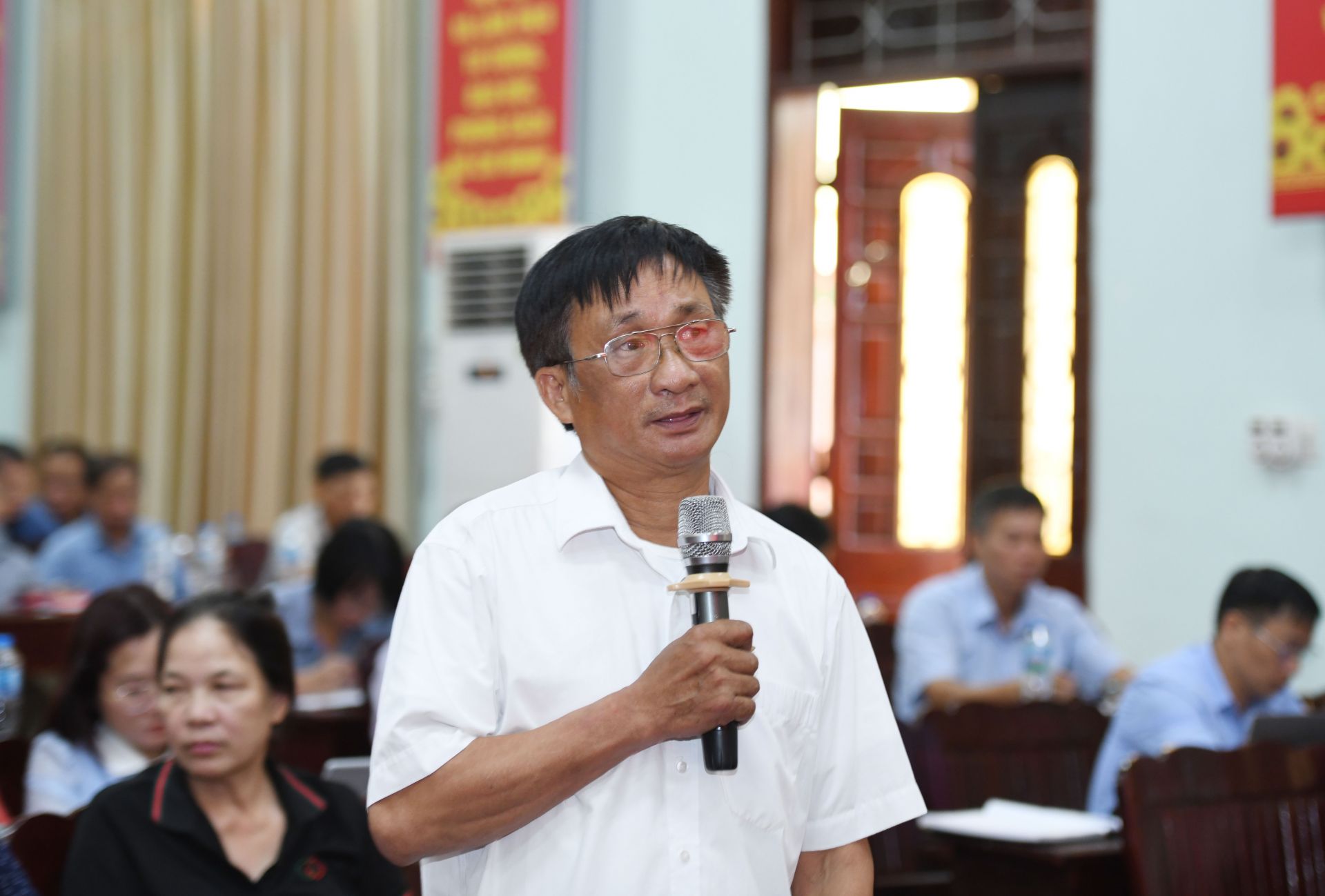 Cử tri xã Sơn Động nêu đề xuất, kiến nghị. 
