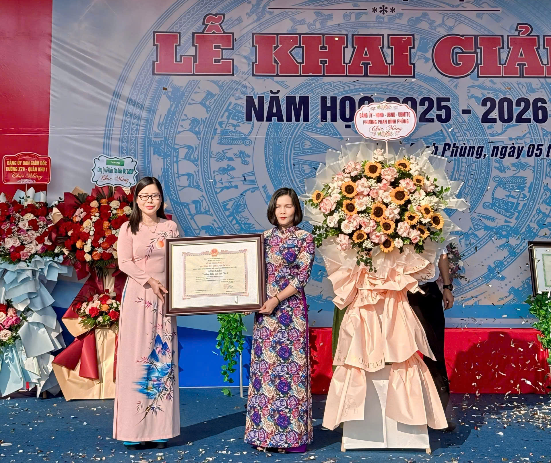 
	Trường Tiểu học Đội Cấn 1 vinh dự đón nhận Bằng công nhận Trường chuẩn quốc gia Mức độ I.