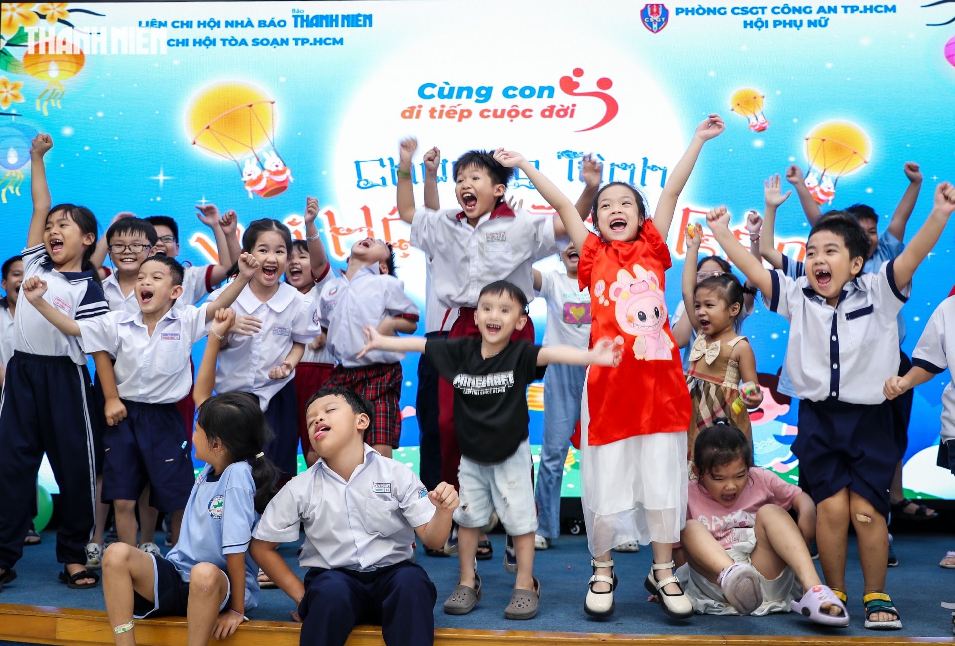 Chương trình hoạt náo ấn tượng khi các em được ăn ngon, được vui chơi, nhảy múa.