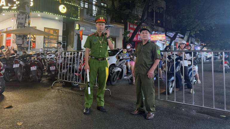 Lực lượng Công an phường Minh Xuân lập các chốt bảo vệ, phân luồng giao thông.
