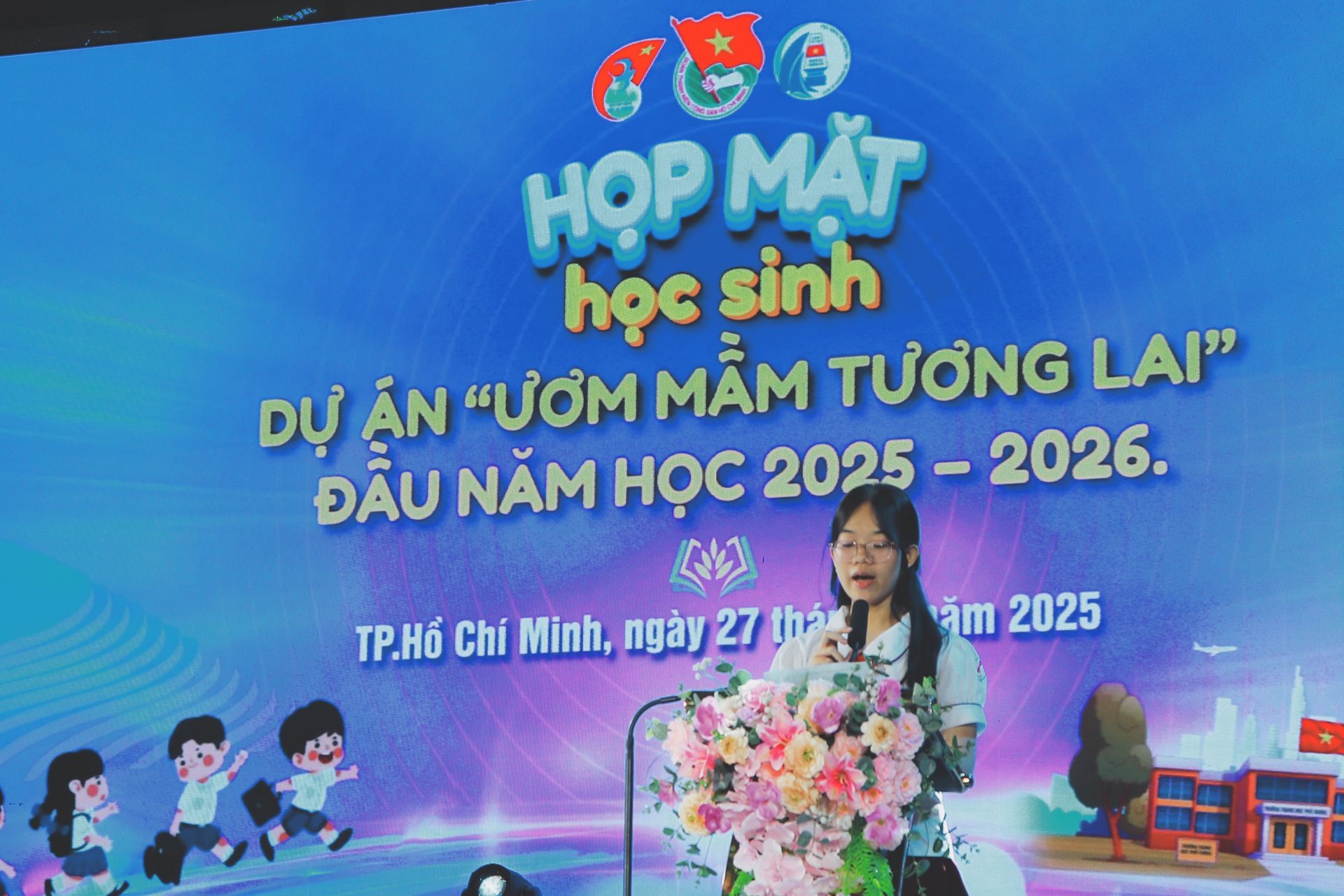 :  Phạm Lưu Kim Thảo - Cháu ngoan Bác Hồ toàn quốc 2025 đại diện cho hơn 200 em bày tỏ lòng biết ơn với sự đồng hành của Quỹ Vừ A Dính và các mạnh thường quân. 