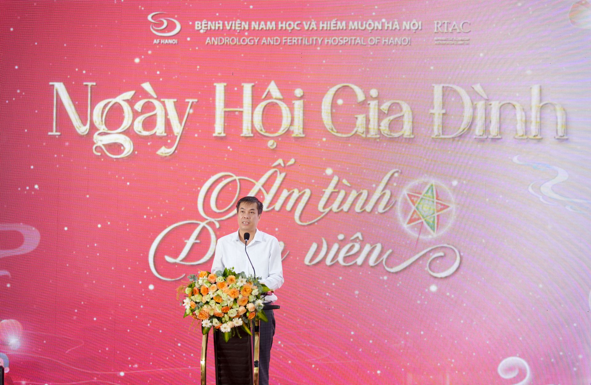 Ông Nguyễn Văn Cường - Giám đốc điều hành bệnh viện cho biết: “Ngày hội Gia đình là dịp các cha mẹ có con nhờ IVF gặp lại ngôi nhà chung, nơi khởi nguồn của hạnh phúc, nơi các em bé được nâng niu ươm mầm, và nơi mỗi câu chuyện IVF thành công trở thành minh chứng sống động cho tình yêu, niềm tin và nghị lực”.