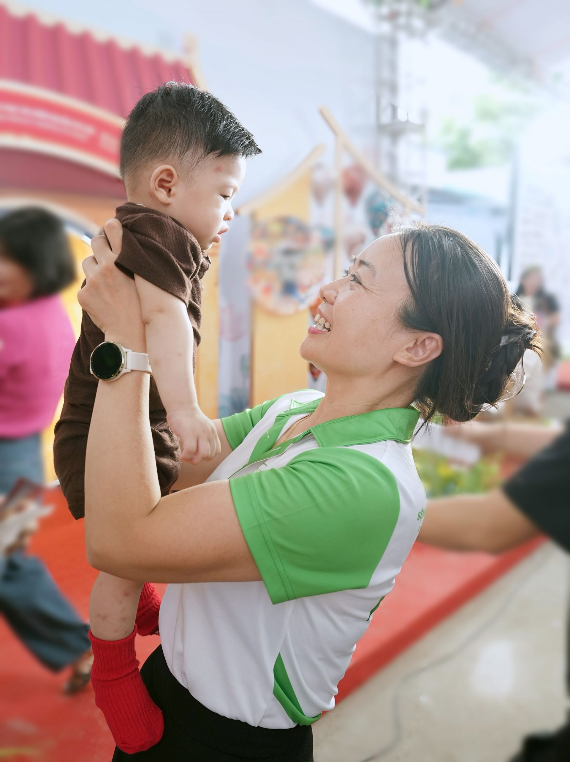  Ths.BS Lê Thị Thu Hiền - Giám đốc phụ trách chuyên môn AF HANOI bày tỏ: “Ngày hội Gia đình – Ấm tình đoàn viên” không chỉ là một sự kiện Trung Thu, mà còn là lời khẳng định sứ mệnh mà AF HANOI luôn theo đuổi: Kết nối yêu thương – Ươm mầm hạnh phúc. Chúng tôi đã, đang và sẽ tiếp tục đồng hành, để trao cơ hội làm cha, làm mẹ cho hàng ngàn gia đình”.