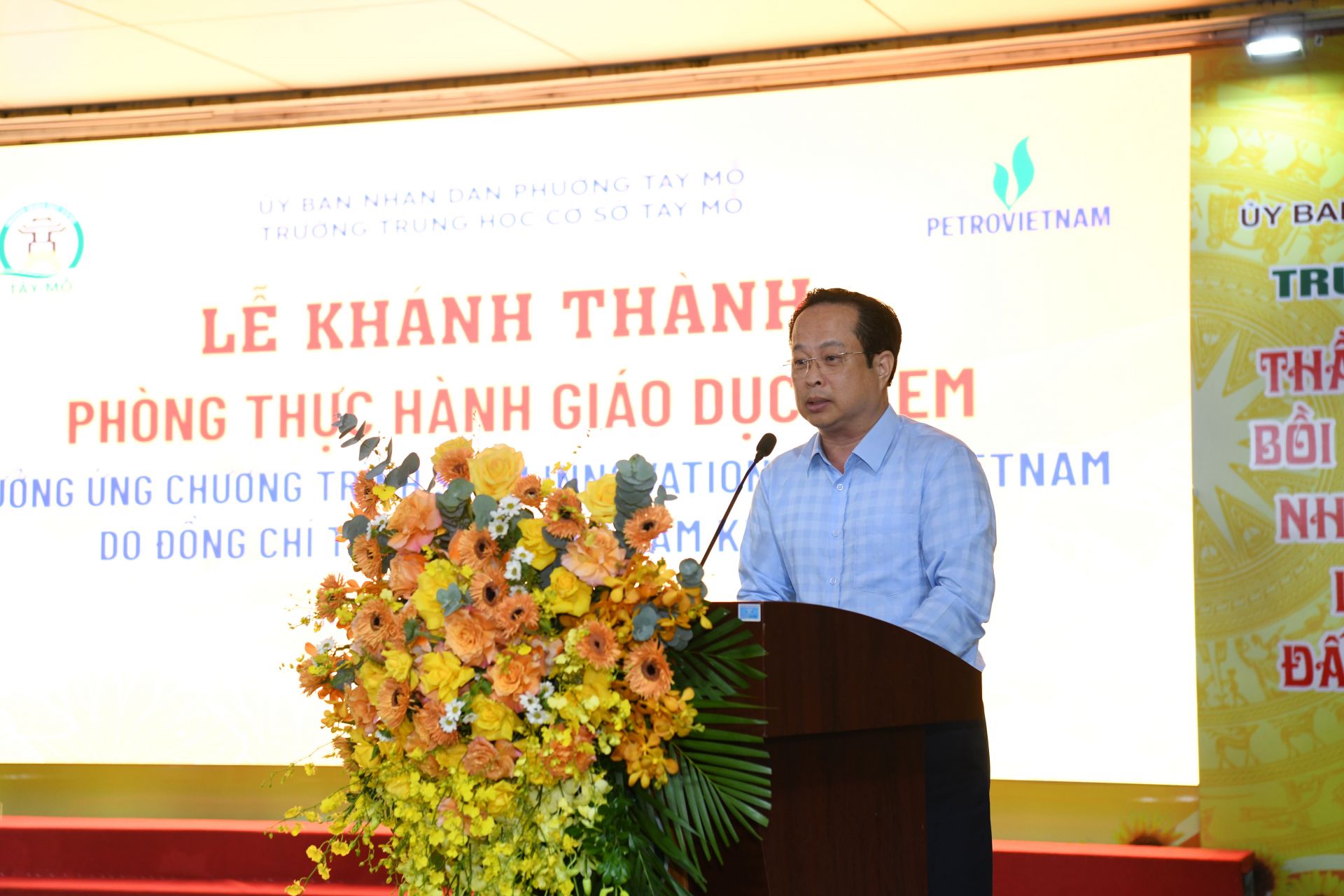 TS Trần Thế Cương - Giám đốc Sở GD&ĐT Hà Nội bày tỏ sự cảm ơn tới lãnh đạo Đảng, Nhà nước luôn quan tâm tới ngành Giáo dục Thủ đô. 