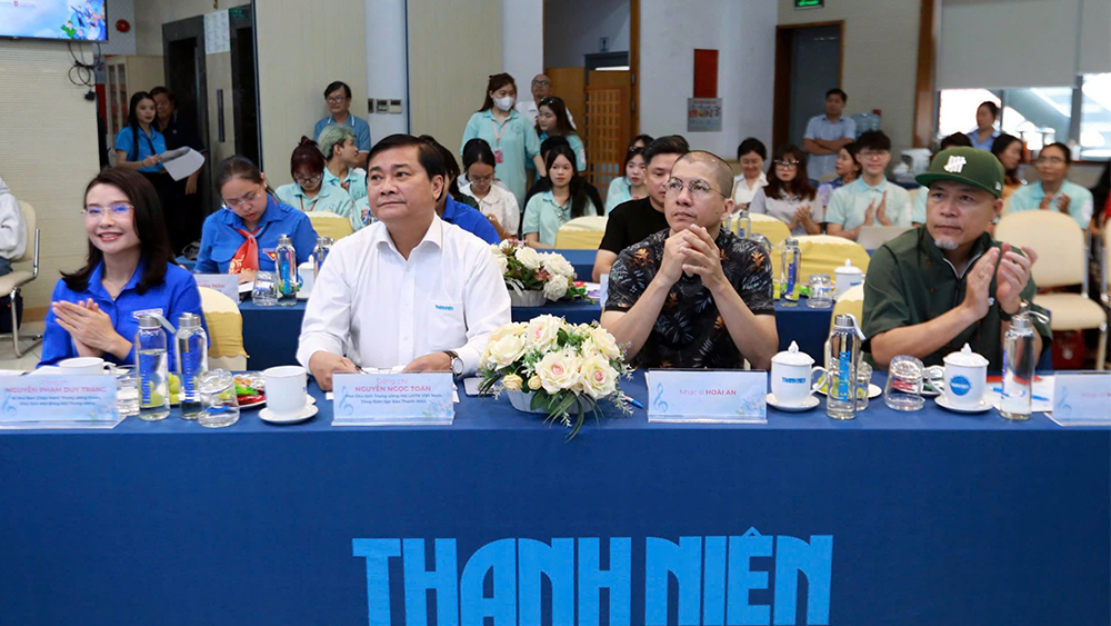  Các đại biểu tham dự chương trình họp báo.