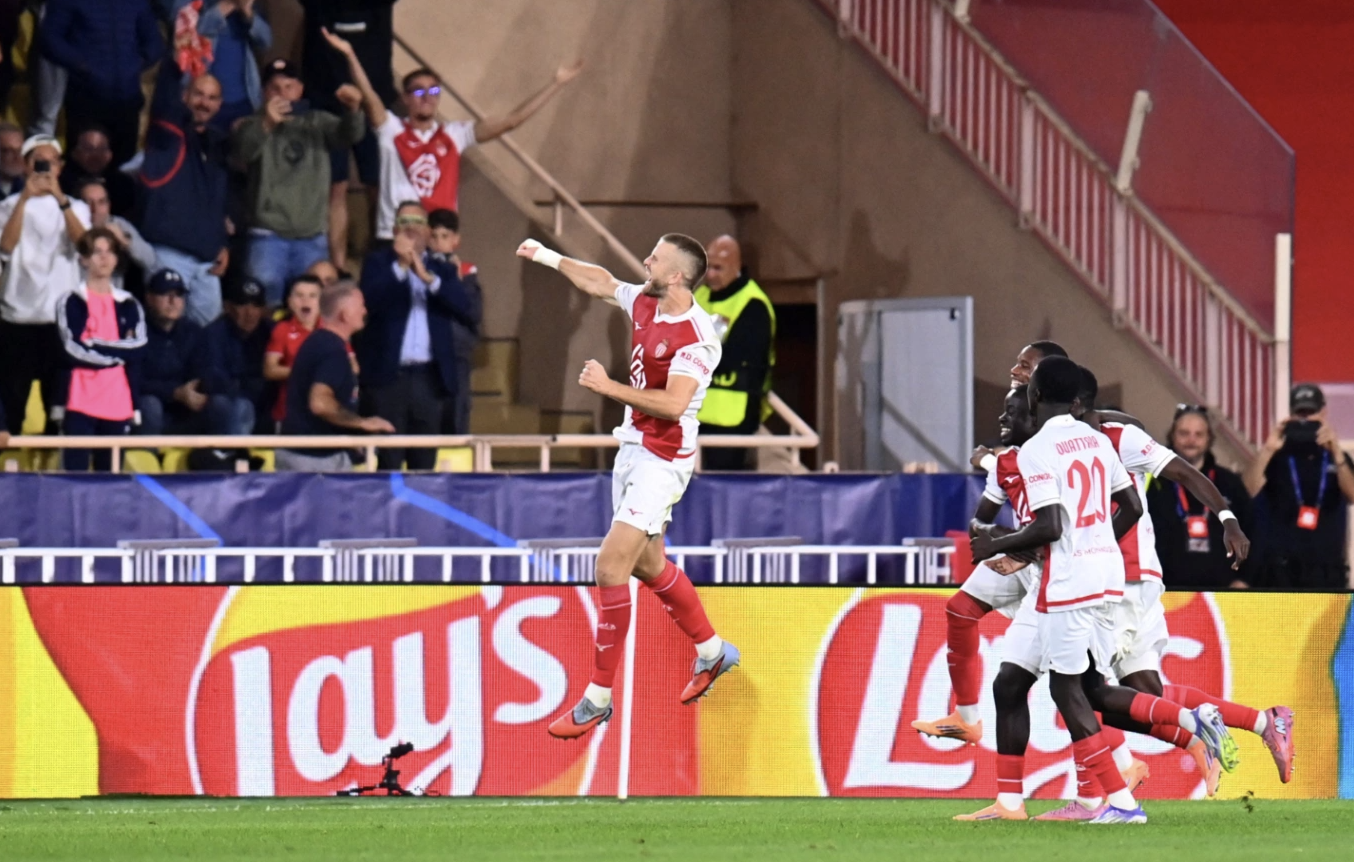 Eric Dier ăn mừng bàn thắng gỡ hòa. Eric Dier ăn mừng bàn thắng gỡ hòa.