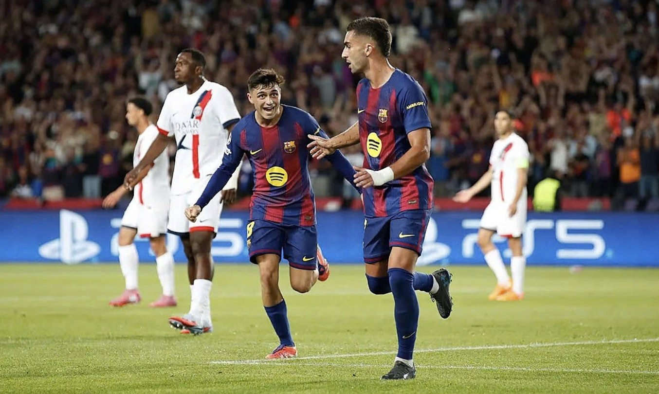 Ferran Torres (phải) ăn mừng sau khi ghi bàn. Ferran Torres (phải) ăn mừng sau khi ghi bàn.