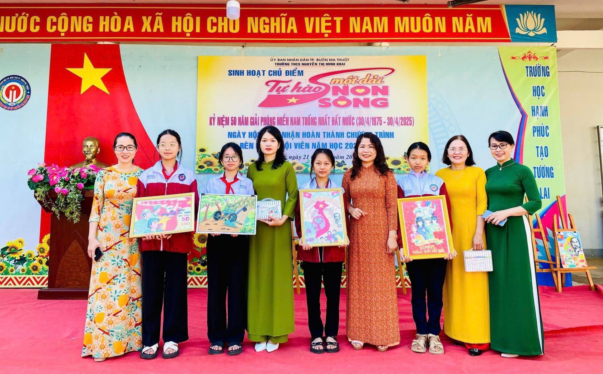 Các hoạt động Đội tại trường THCS Nguyễn Thị Minh Khai
luôn thu hút đông đảo học sinh tham gia.