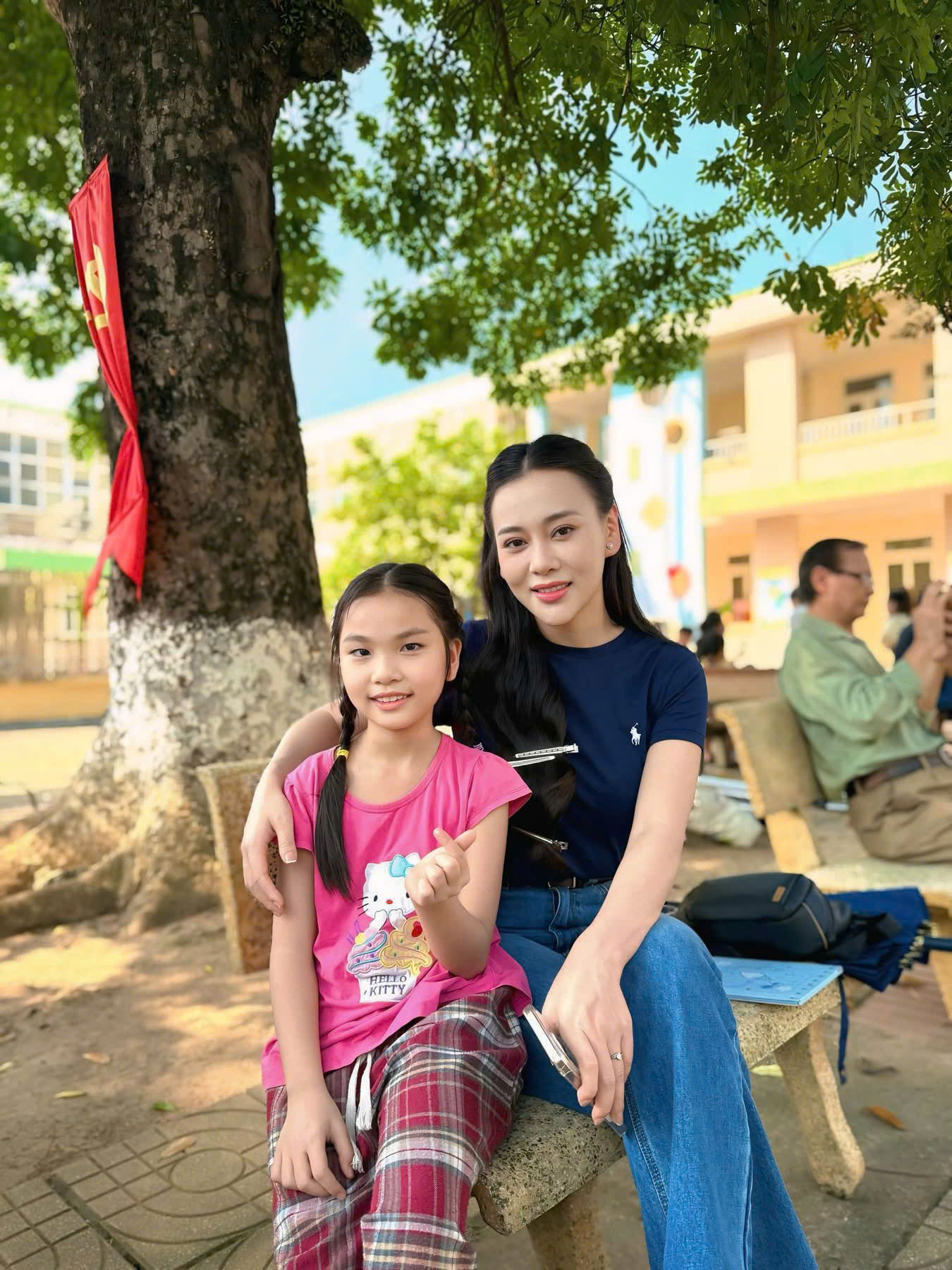 Nữ sinh nhỏ tuổi còn góp mặt trong các bộ phim truyền hình.