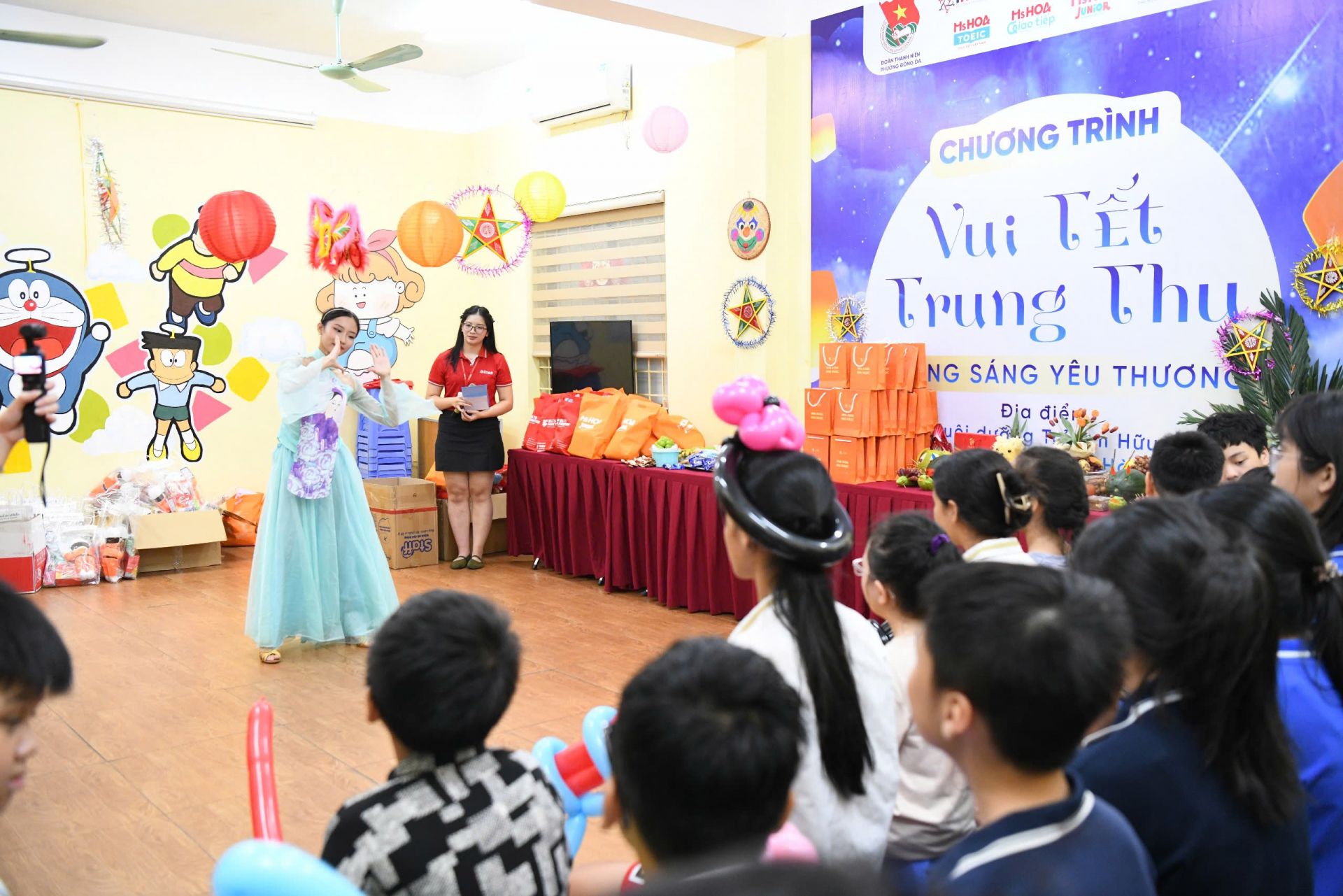 Chương trình đã mang đến niềm vui cho các em thiếu nhi.