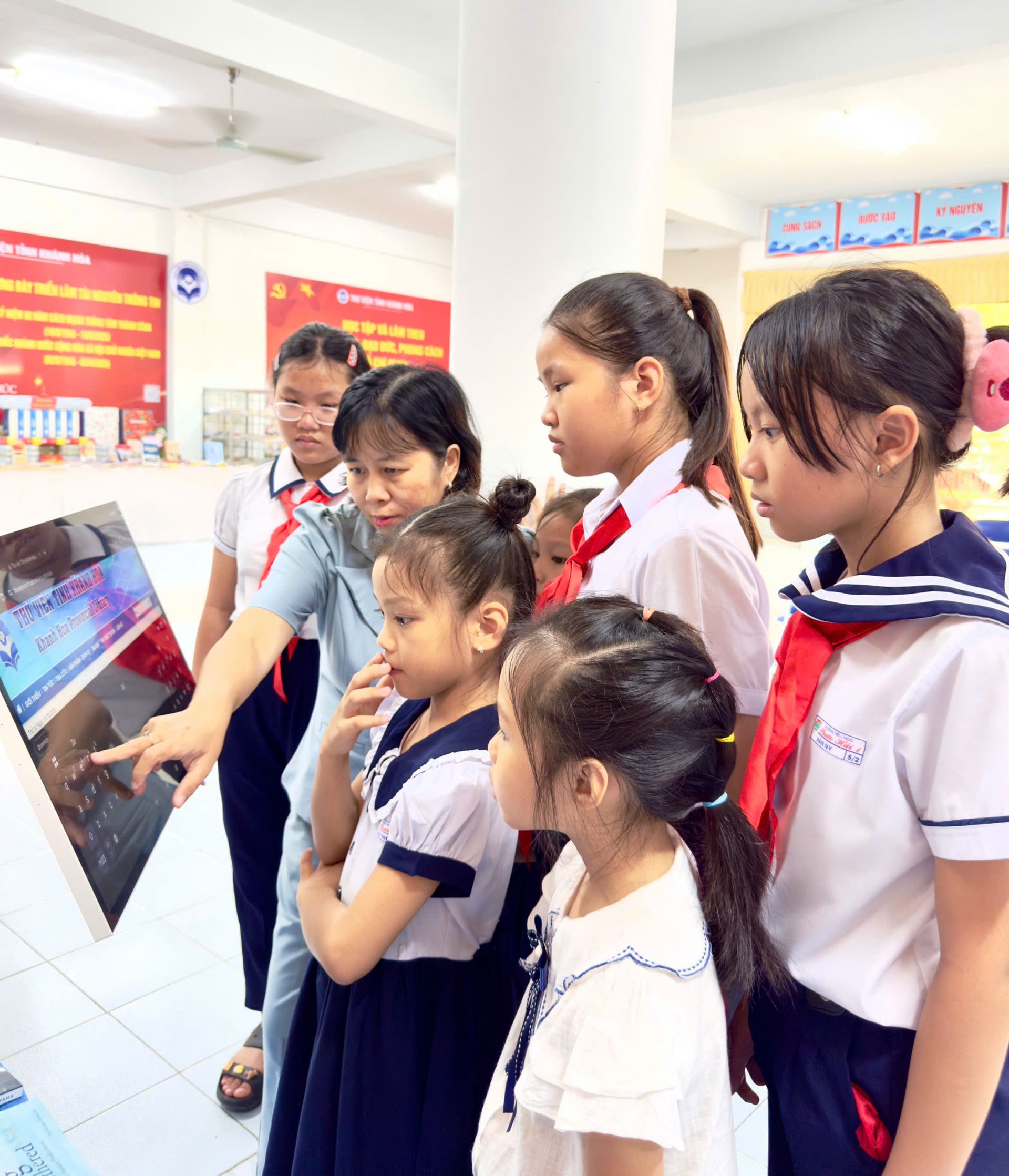 Khám phá thư viện số với nhiều cuốn sách hay.