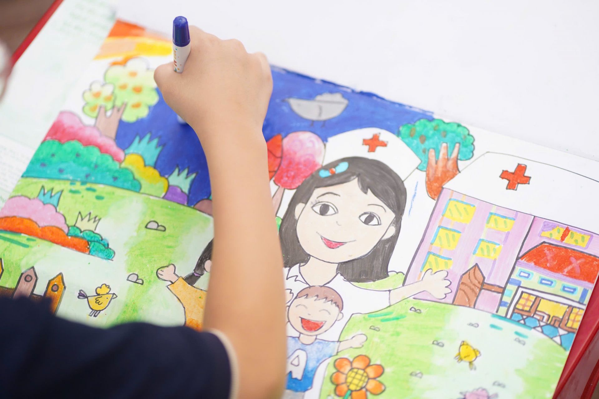 Những bức tranh ấn tượng thể hiện ước mơ trong trẻo của các em học sinh. Những bức tranh ấn tượng thể hiện ước mơ trong trẻo của các em học sinh.