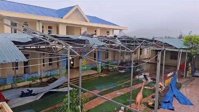 Nhiều trường học bị tàn phá nặng nề.