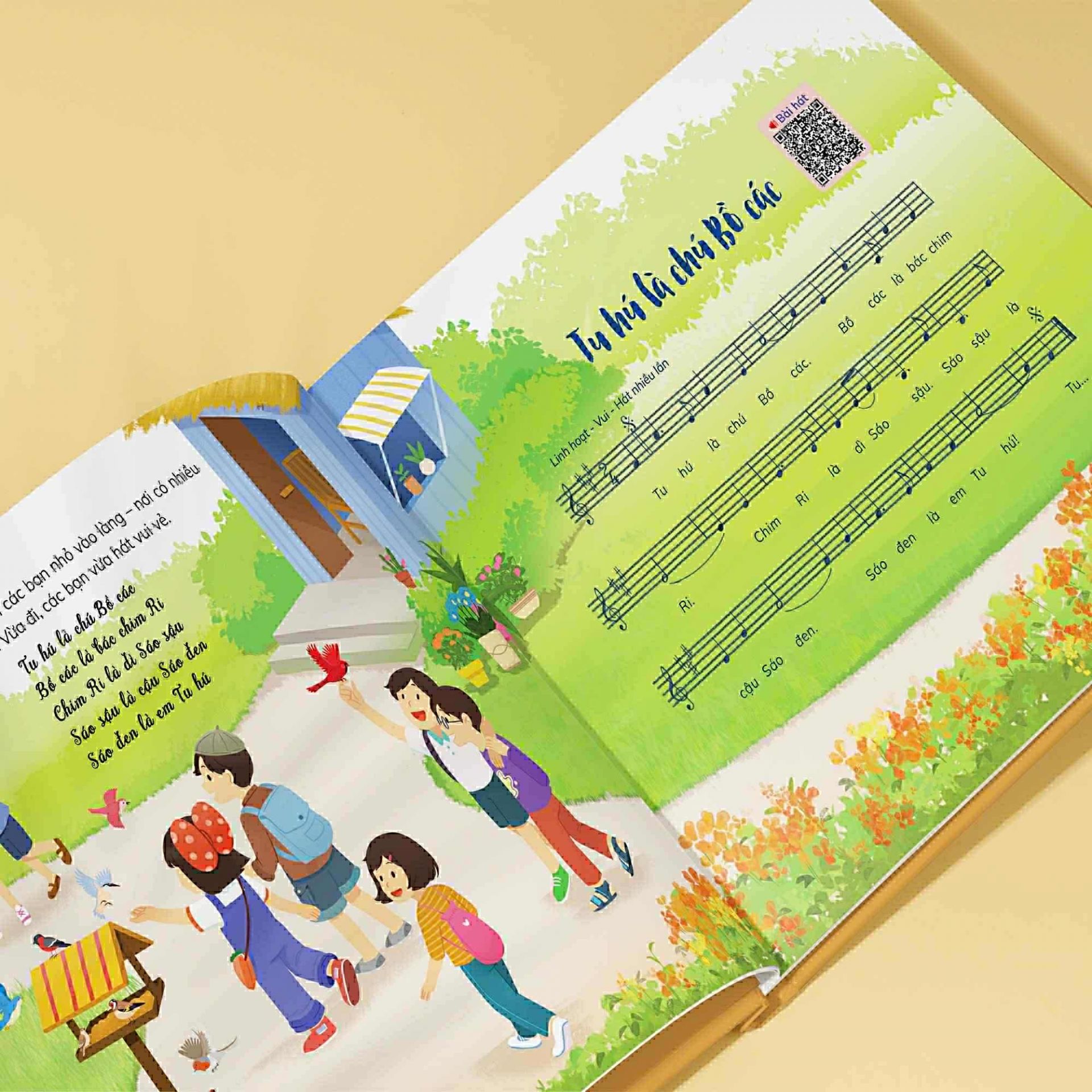 Nhiều bài đồng dao do nhạc sĩ Phạm Tuyên phổ nhạc giới thiệu trong cuốn sách. Nhiều bài đồng dao do nhạc sĩ Phạm Tuyên phổ nhạc giới thiệu trong cuốn sách.