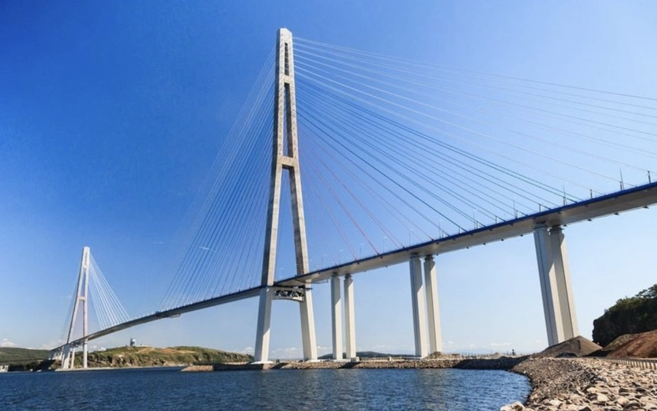 Cầu Russky đi vào hoạt động từ năm 2012.