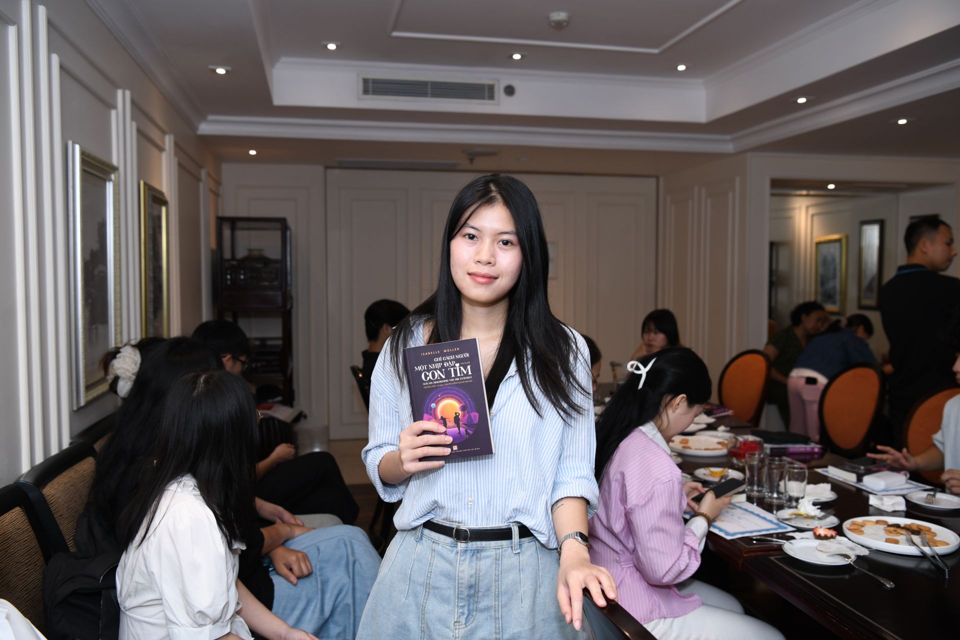 Đàm Thị Hương Giang, nữ sinh mồ côi được Quỹ LOAN Stiftung trao học bổng suốt 4 năm đại học.