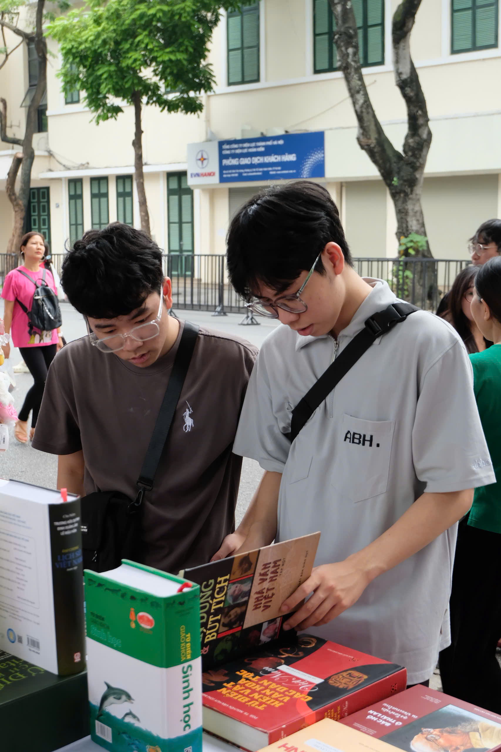 Độc giả trẻ có cơ hội tiếp cận nhiều tài liệu giá trị cao về Bác Hồ. Độc giả trẻ có cơ hội tiếp cận nhiều tài liệu giá trị cao về Bác Hồ.