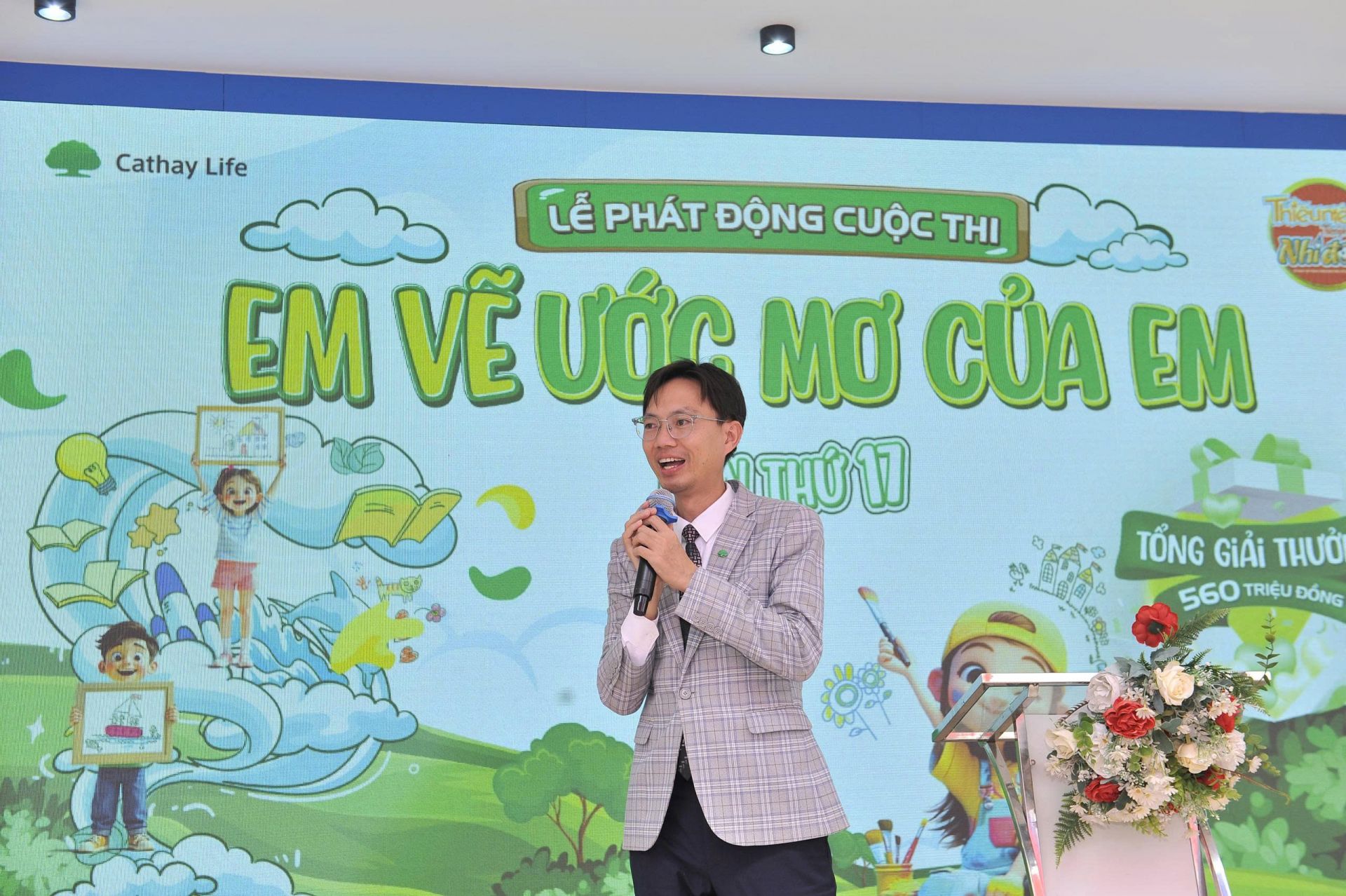 Ông Nguyễn Văn Biên đại diện Công ty TNHH Bảo hiểm nhân thọ Cathay Việt Nam phát biểu tại chương trình. Ông Nguyễn Văn Biên đại diện Công ty TNHH Bảo hiểm nhân thọ Cathay Việt Nam phát biểu tại chương trình.