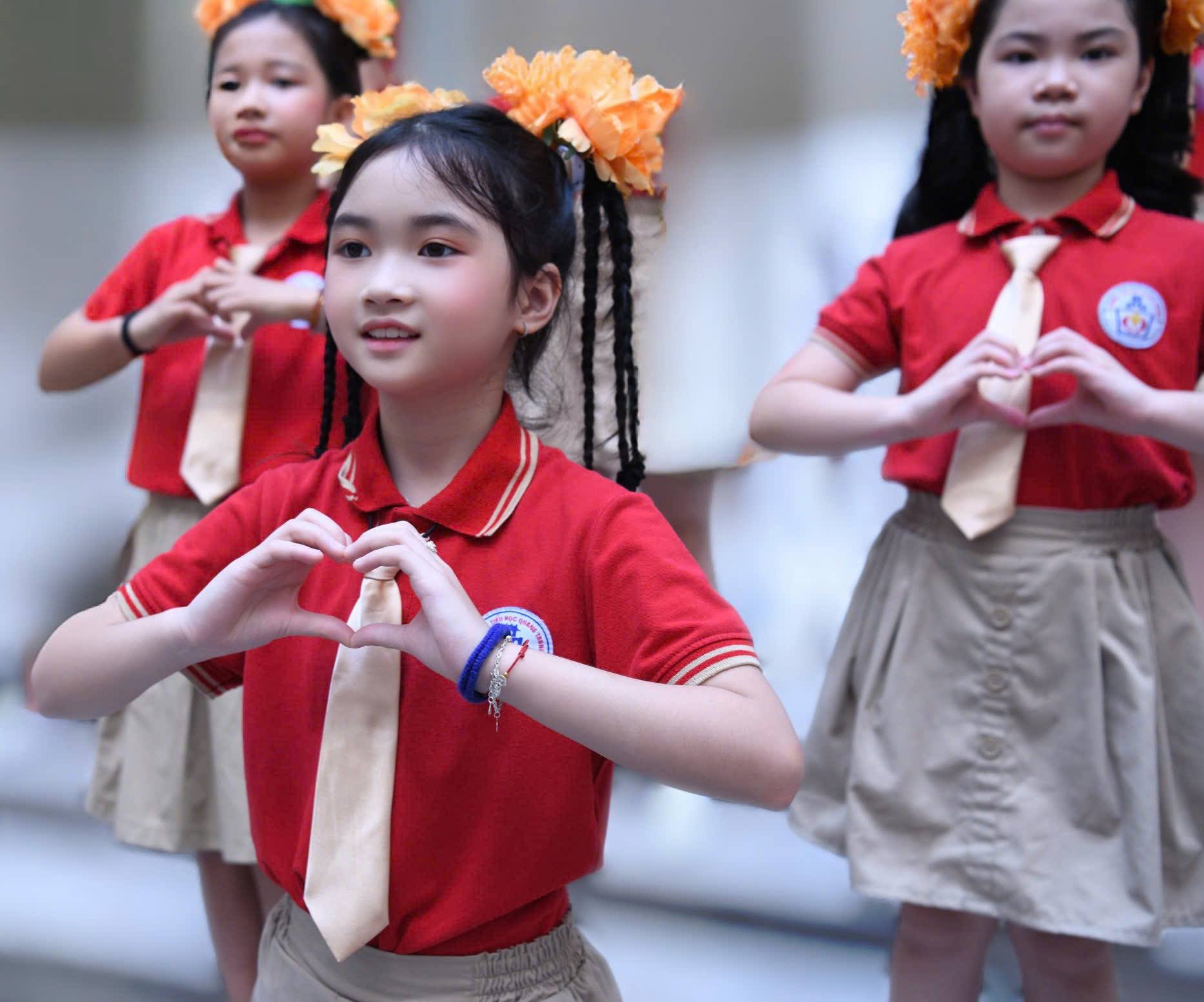 Những khuôn mặt vui tươi của các em học sinh khối 3. Những khuôn mặt vui tươi của các em học sinh khối 3.