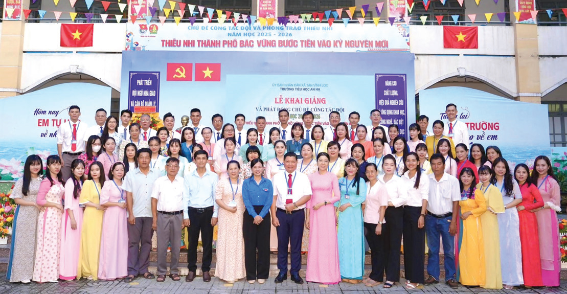 Tập thể Hội đồng sư phạm trường Tiểu học An Hạ năm học 2025-2026. Tập thể Hội đồng sư phạm trường Tiểu học An Hạ năm học 2025-2026.