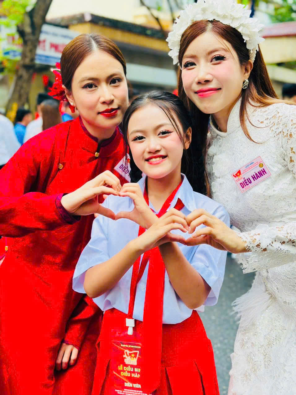 Minh Châu cùng các nghệ sĩ tại Lễ diễu binh, diễu hành A80. Minh Châu cùng các nghệ sĩ tại Lễ diễu binh, diễu hành A80.