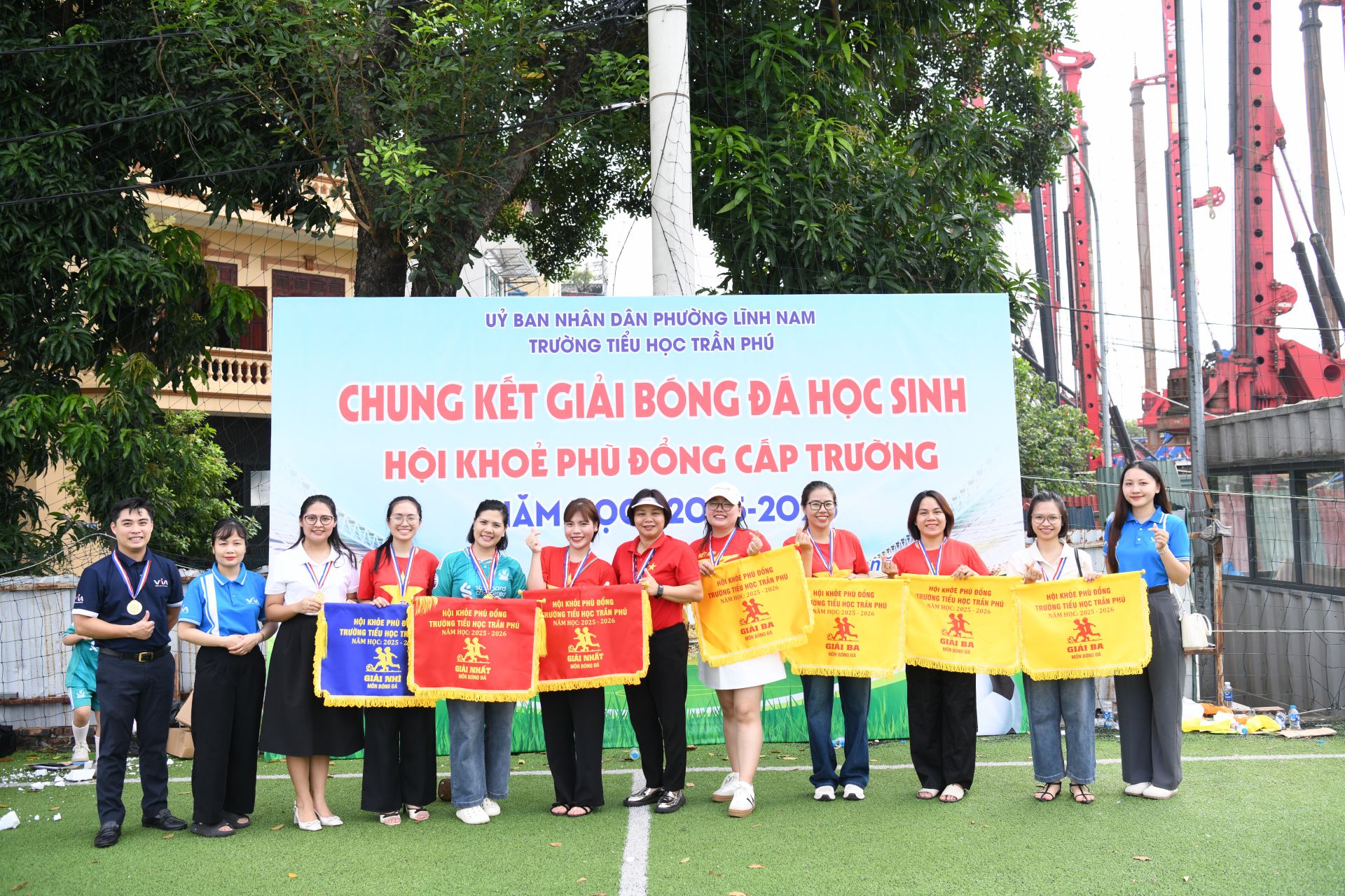 Thành công của học trò không thể thiếu sự đồng hành của các cô giáo.