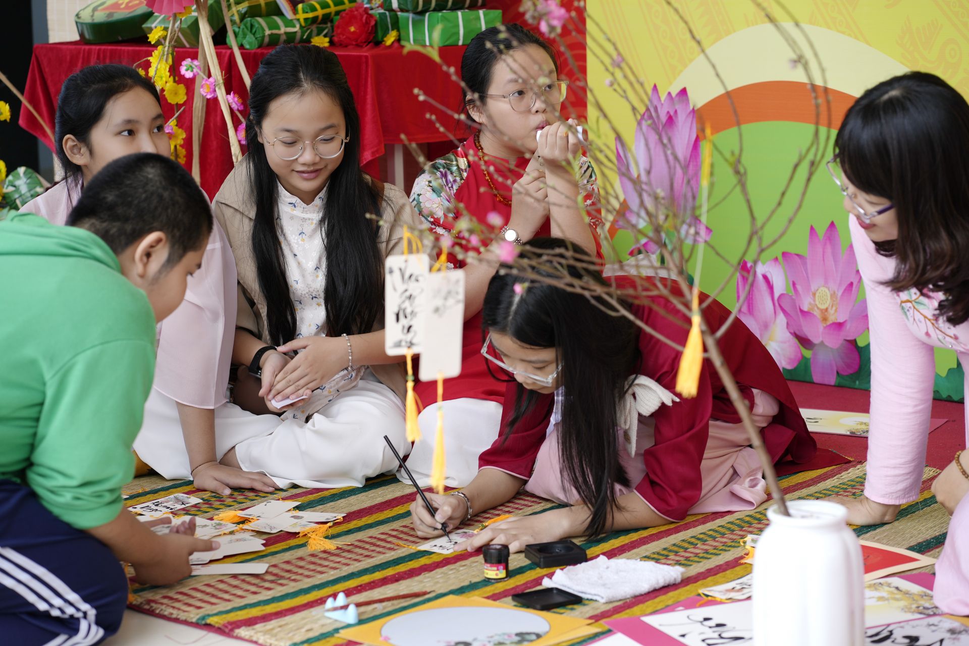 Sân trường là nơi diễn ra nhiều hoạt động ngoại khóa bổ ích dành cho học sinh.